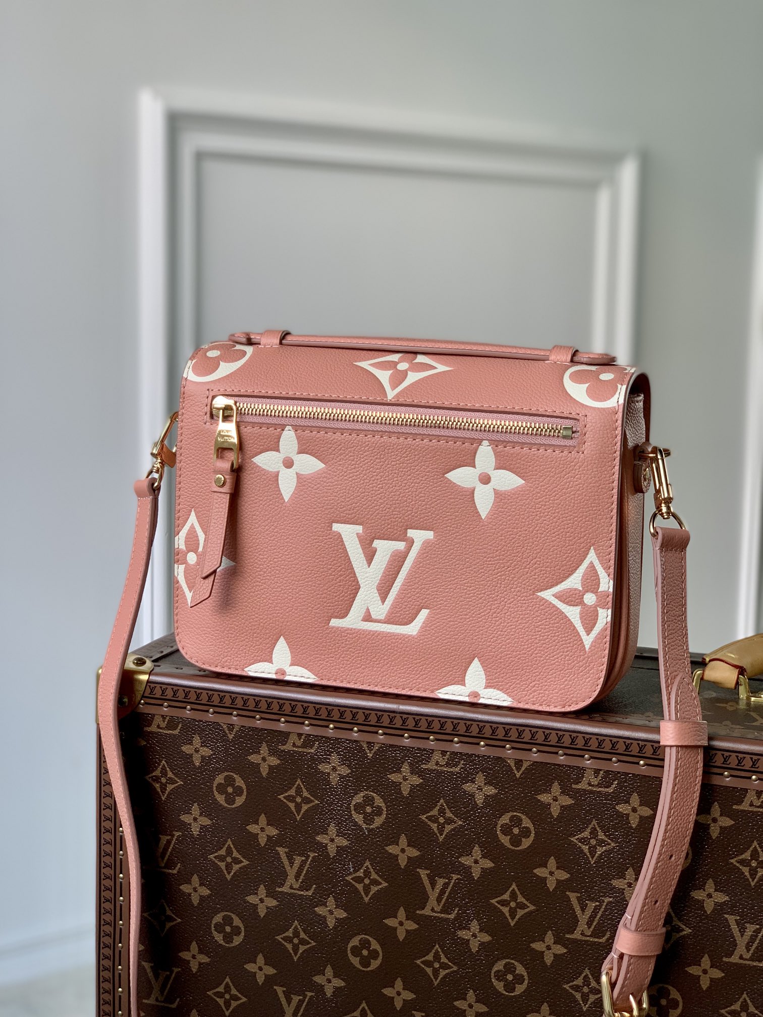 Louis Vuitton Pochette Metis Handbags-25*19*7CM