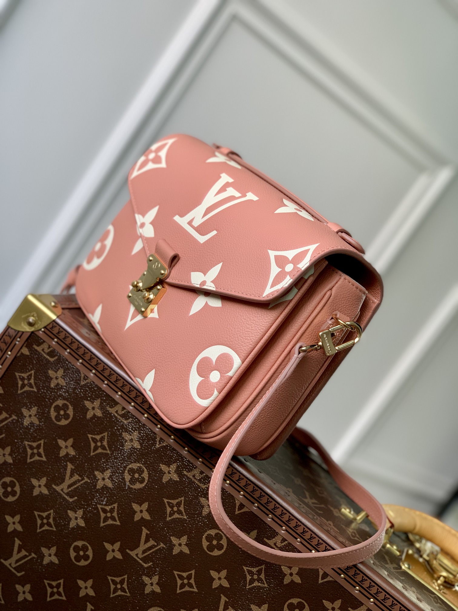 Louis Vuitton Pochette Metis Handbags-25*19*7CM
