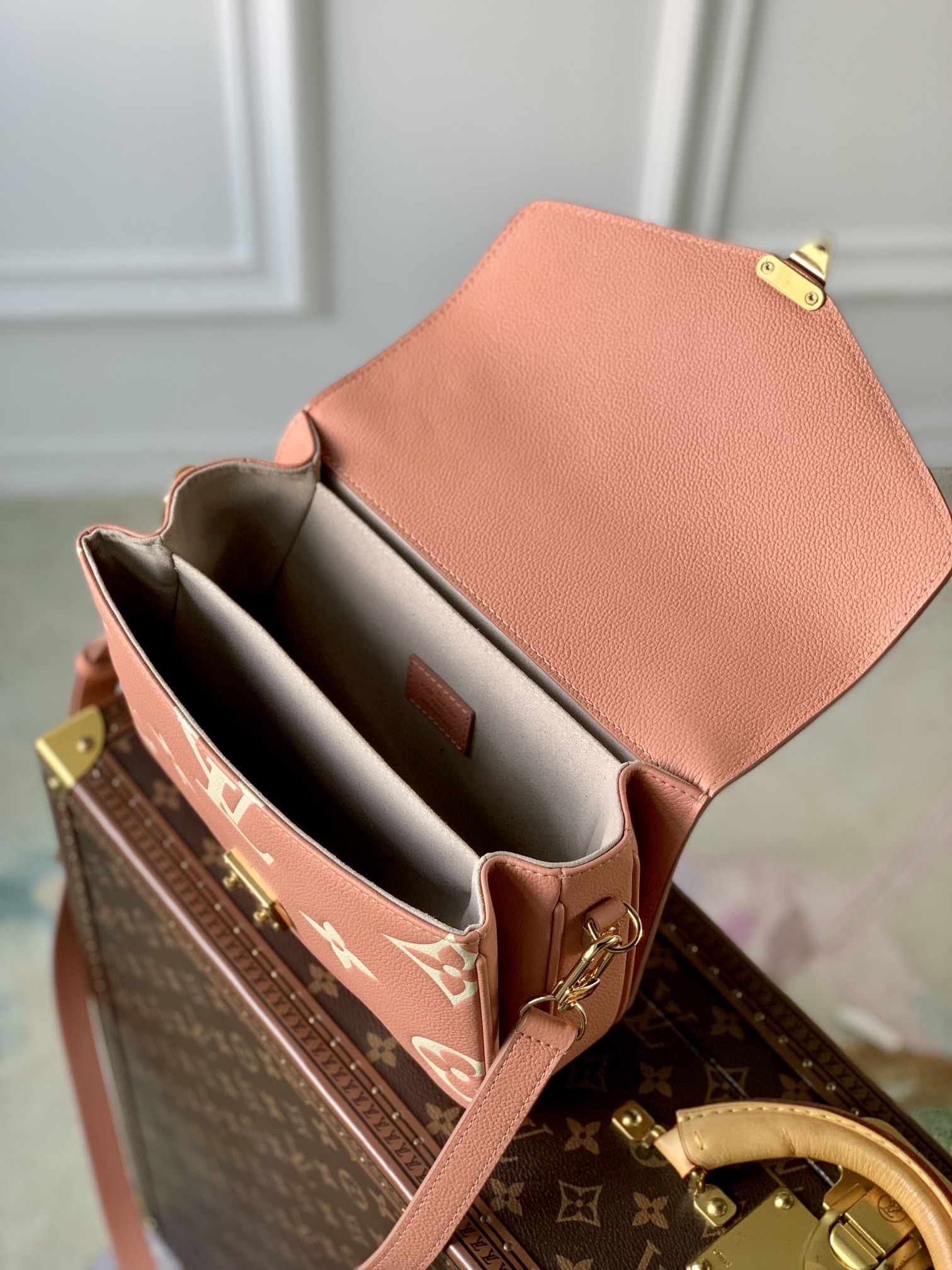 Louis Vuitton Pochette Metis Handbags-25*19*7CM