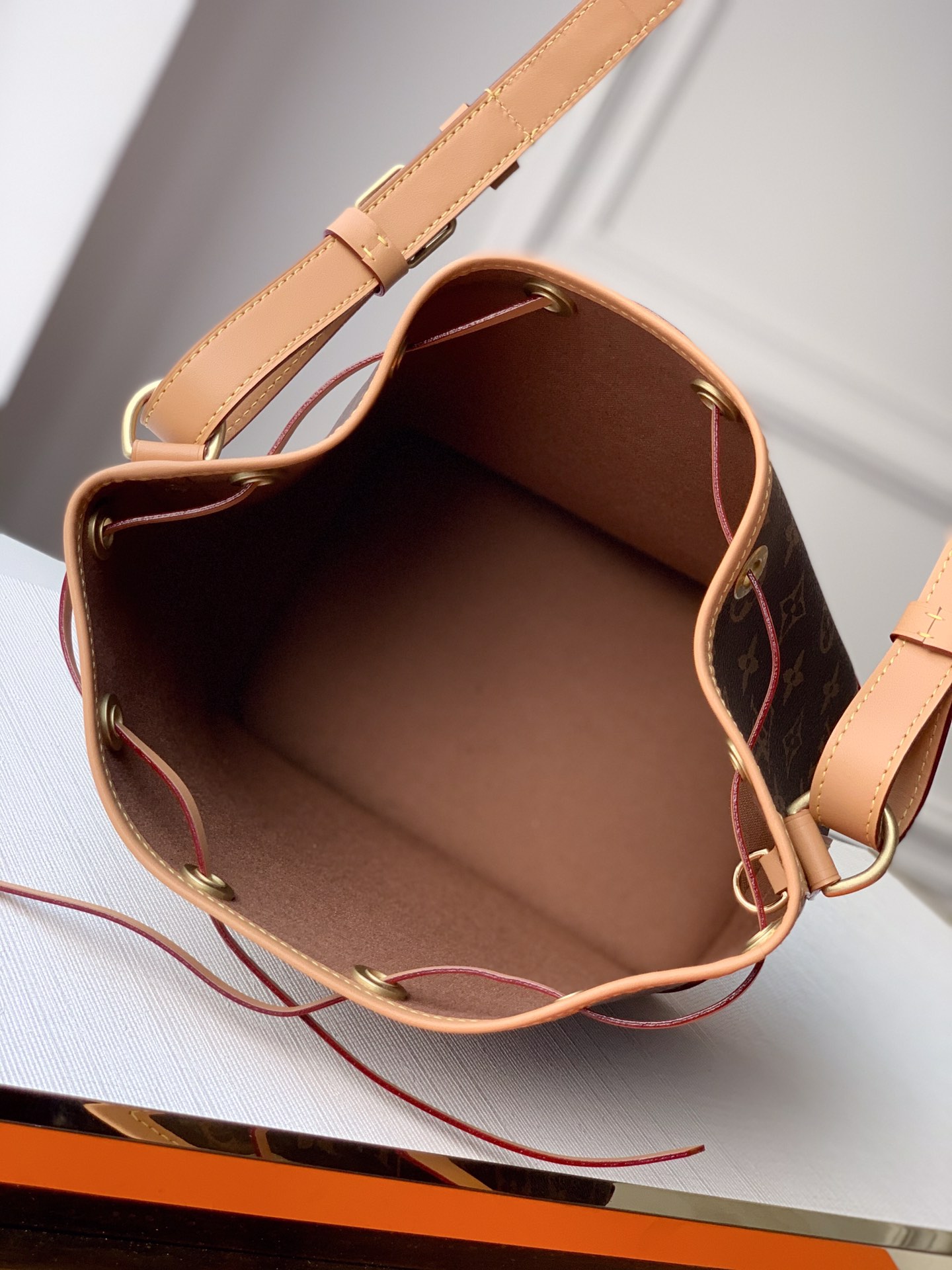 Louis Vuitton NéoNoé Bucket Bag -24 x 22 x 15CM