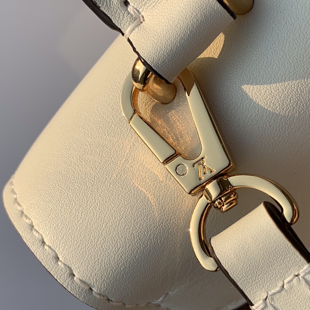 Louis Vuitton Locky BB Bag -21* 17.0*8CM Louis Vuitton Locky BB Bag -21* 17.0*8CM