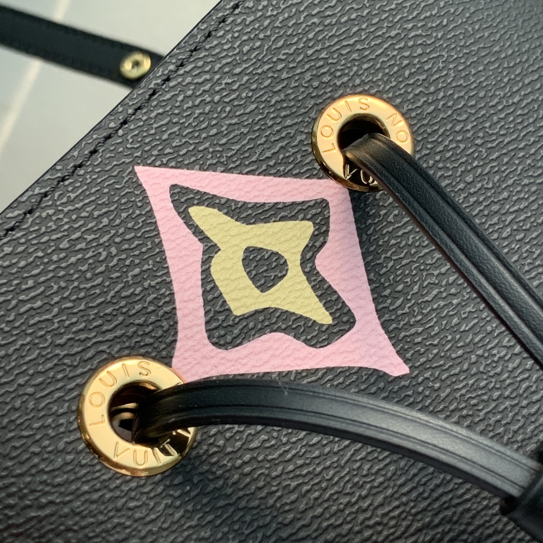 Louis Vuitton Wild at Heart NéoNoé Bucket Bag -26X22X27CM