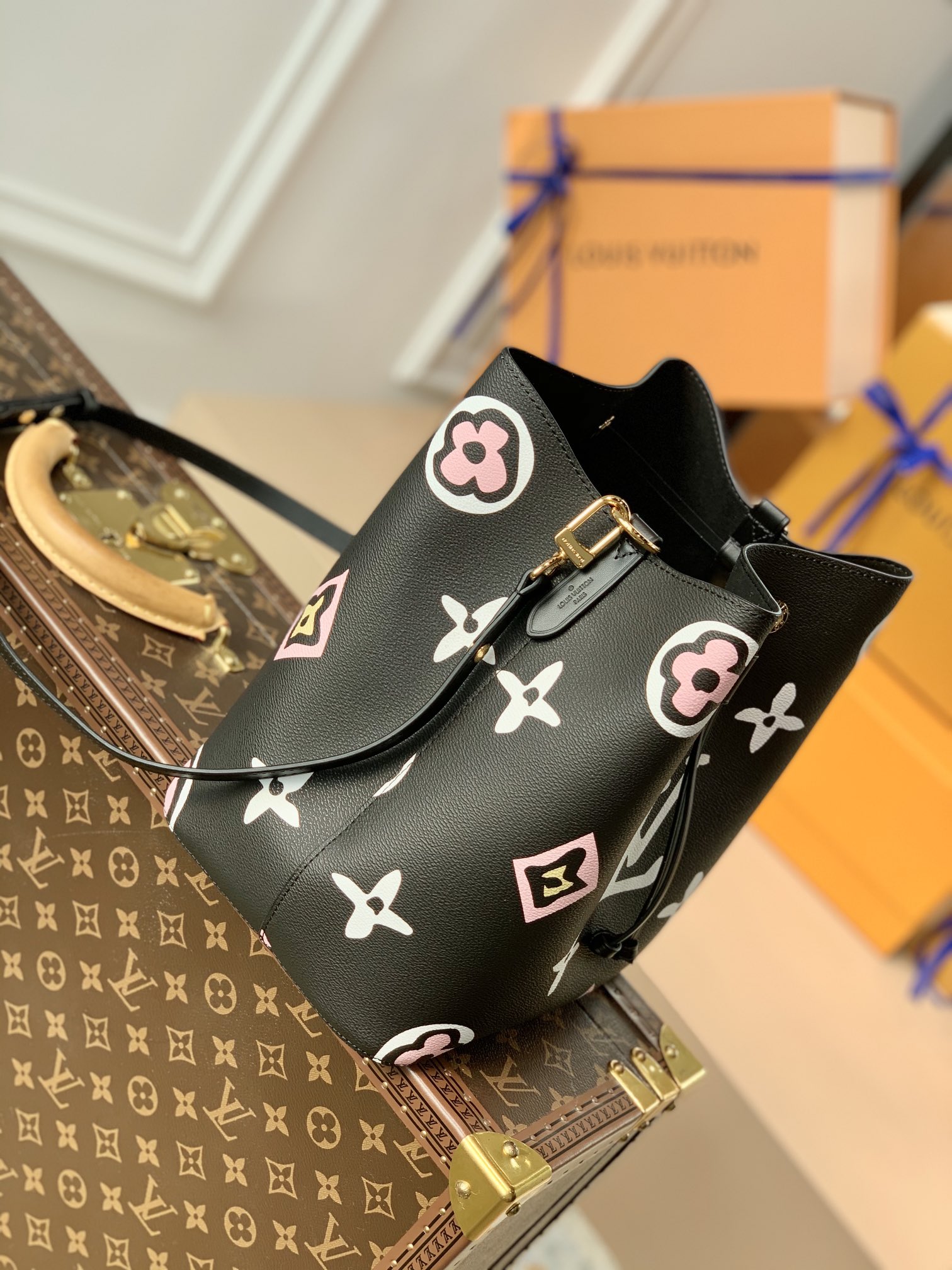 Louis Vuitton Wild at Heart NéoNoé Bucket Bag -26X22X27CM