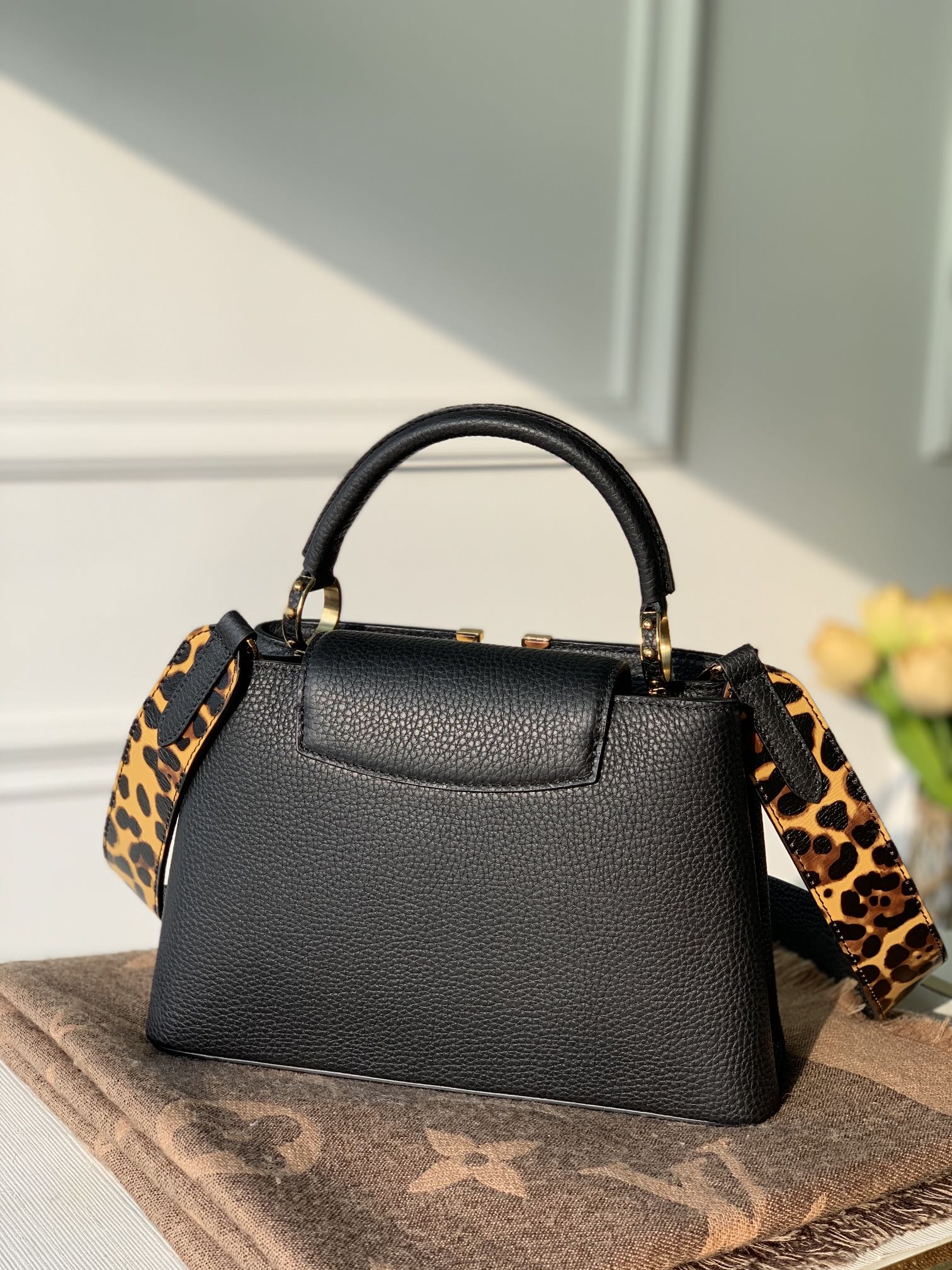 Louis Vuitton Capucines Bag-27*18*9CM