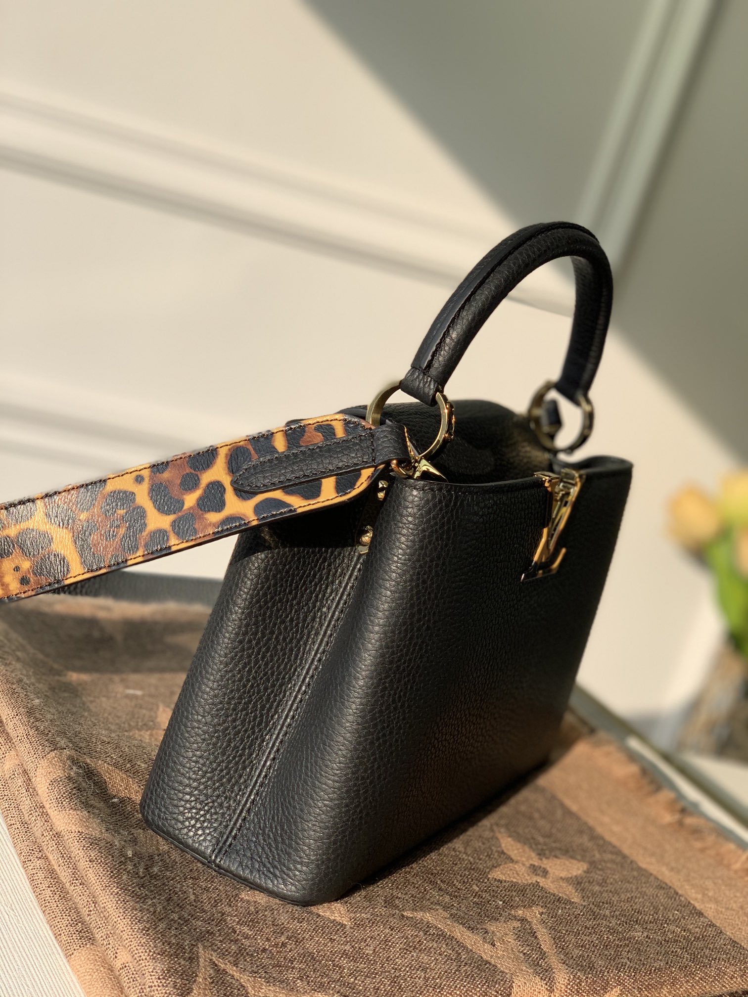 Louis Vuitton Capucines Bag-27*18*9CM