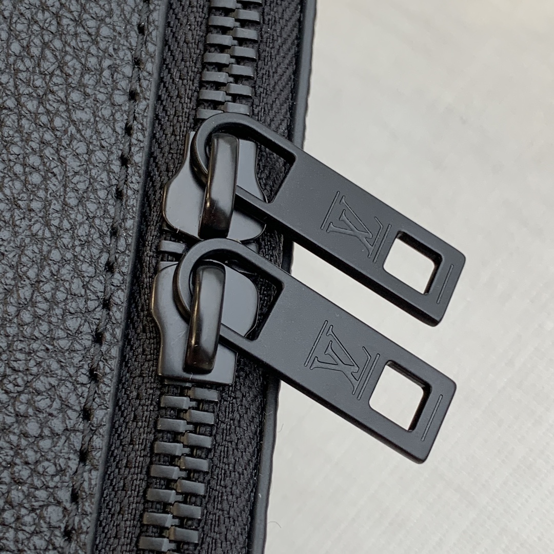 Louis Vuitton Alpha Wearable Bag-M59161-18.5 x 11 x 6.5CM