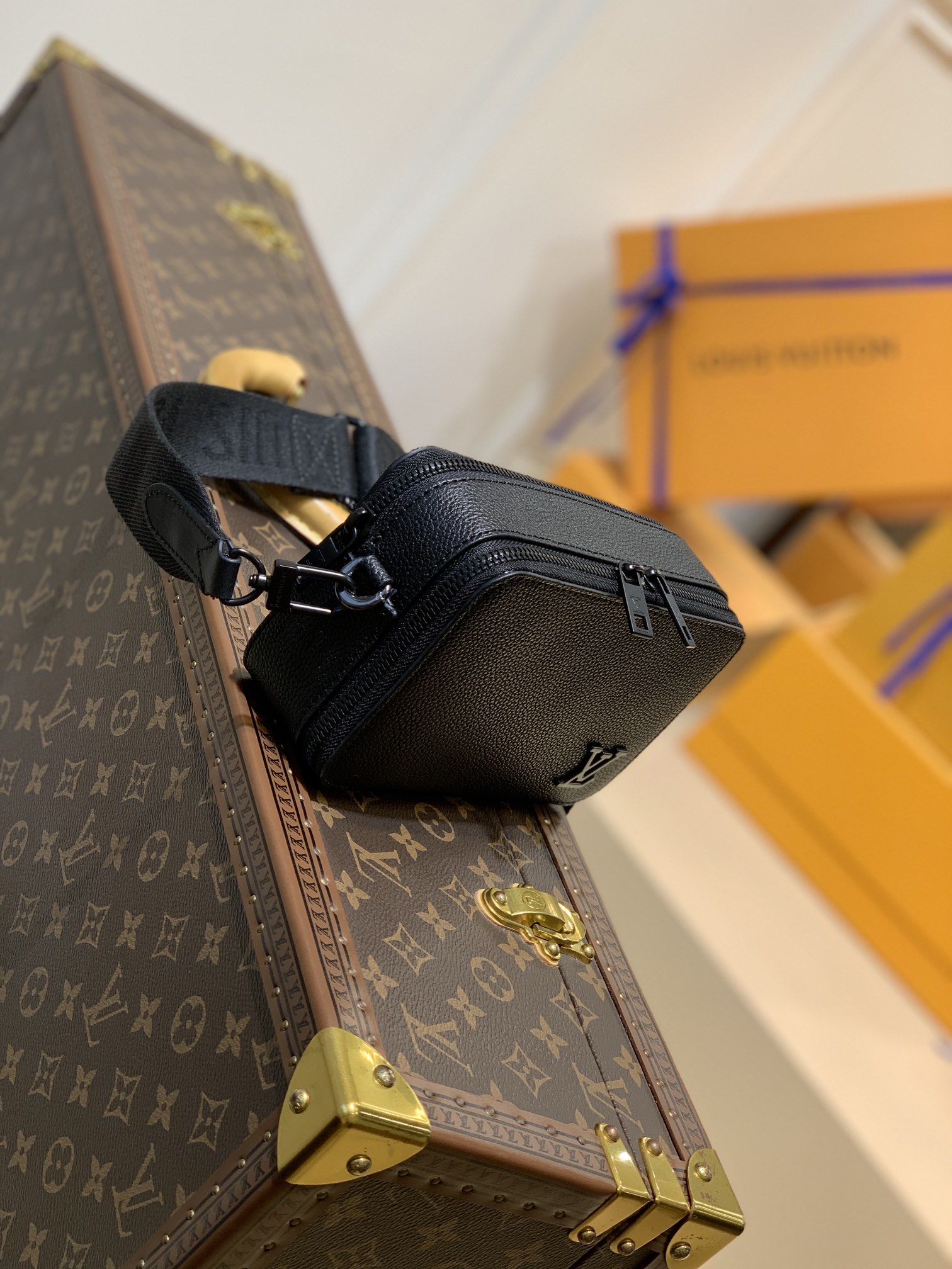 Louis Vuitton Alpha Wearable Bag-M59161-18.5 x 11 x 6.5CM