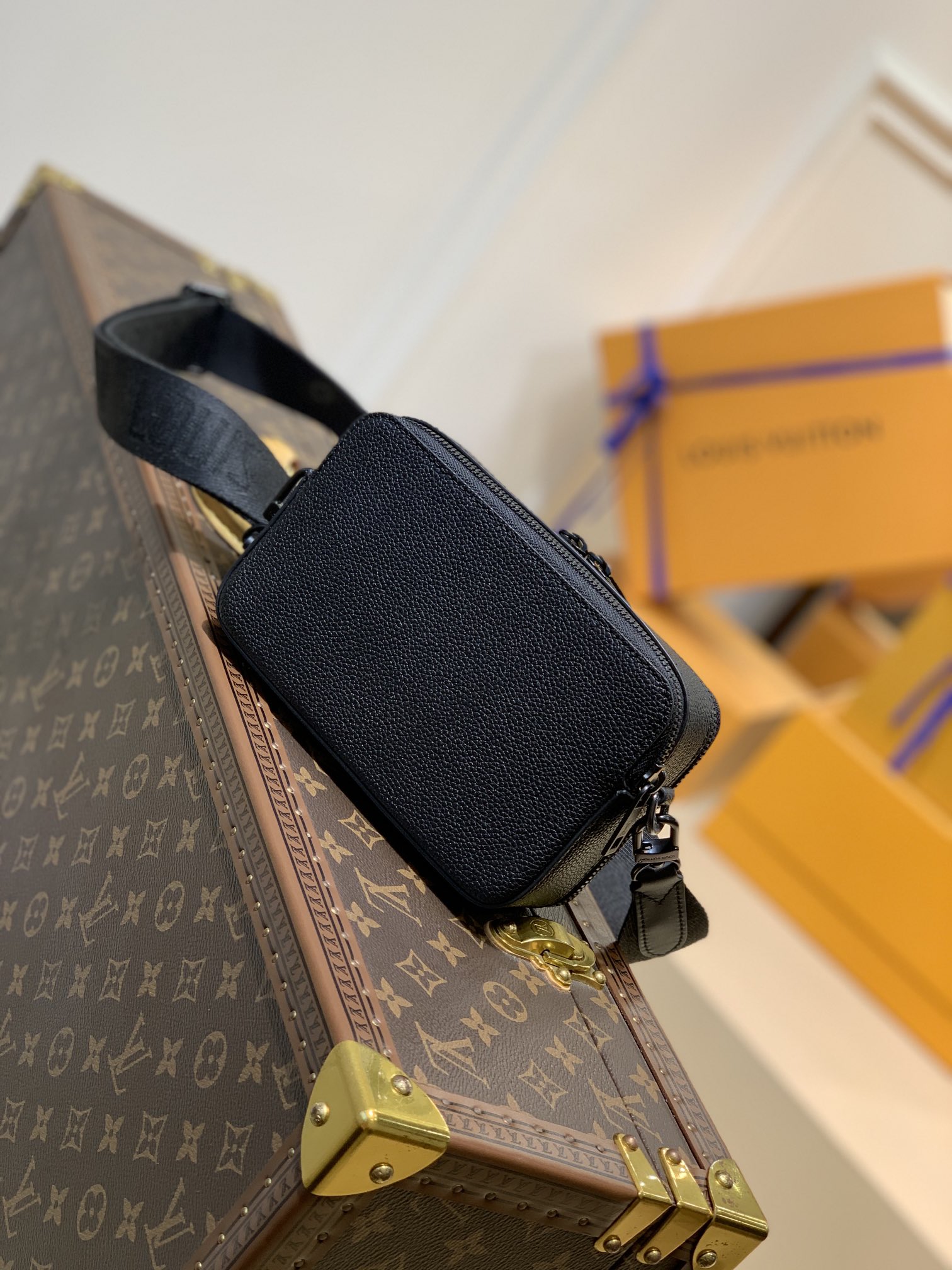 Louis Vuitton Alpha Wearable Bag-M59161-18.5 x 11 x 6.5CM