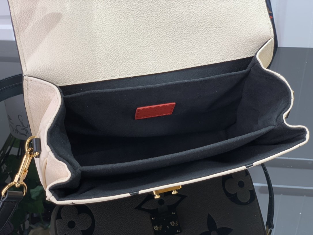 Louis Vuitton Pochette Metis Handbags-25*19*7CM