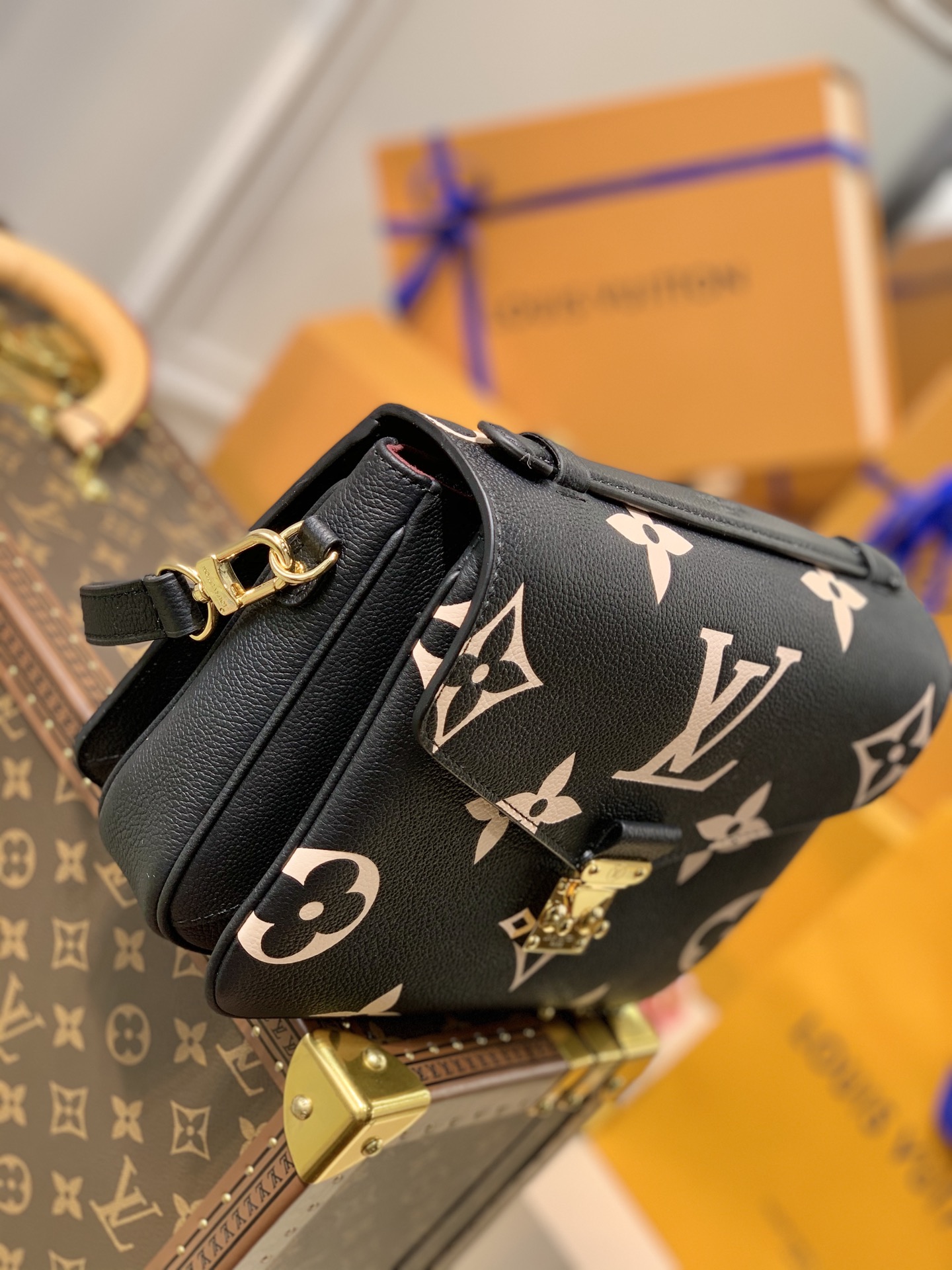 Louis Vuitton Pochette Metis Handbags-25*19*7CM