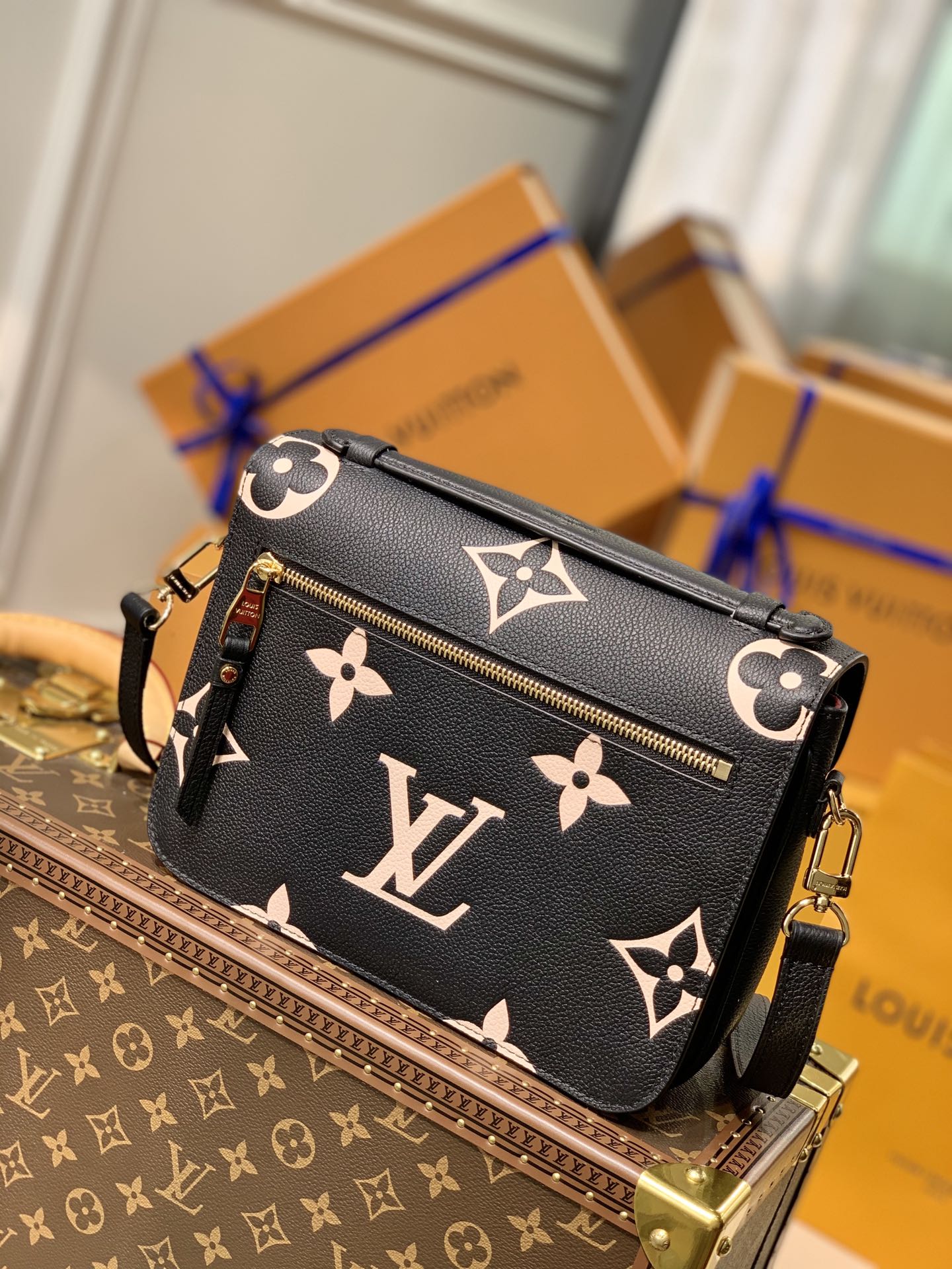 Louis Vuitton Pochette Metis Handbags-25*19*7CM
