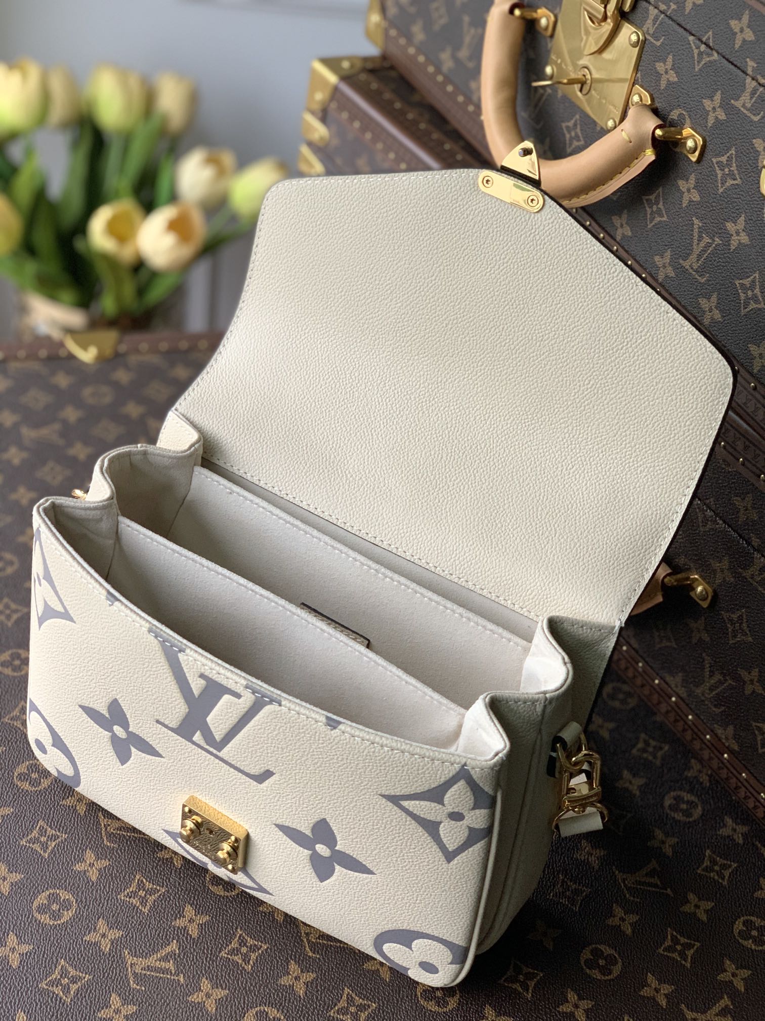 Louis Vuitton Pochette Metis Handbags-25*19*7CM
