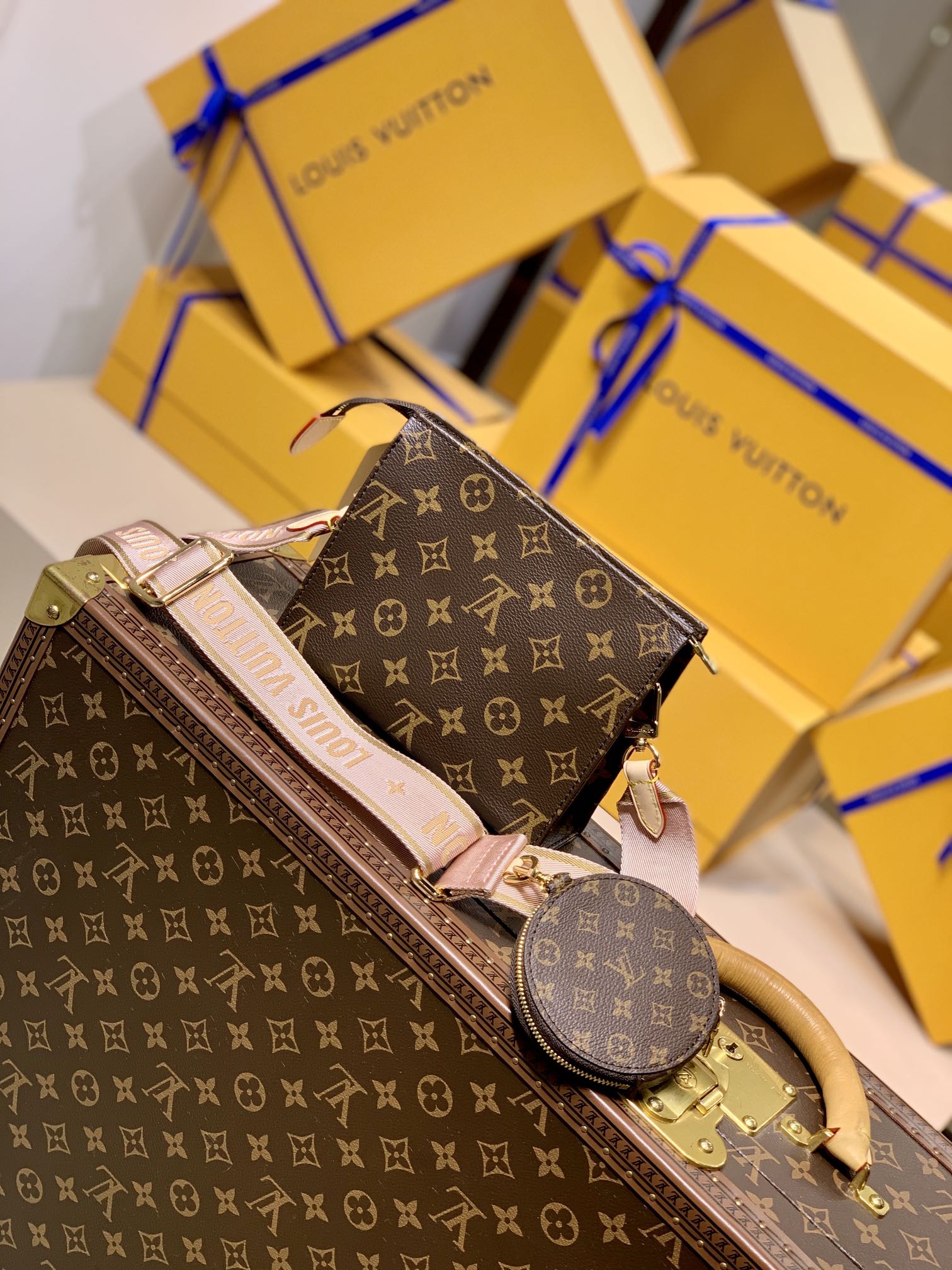 Louis Vuitton M47546 Toiletry Handbags- 26-19.0×15.0x6CM