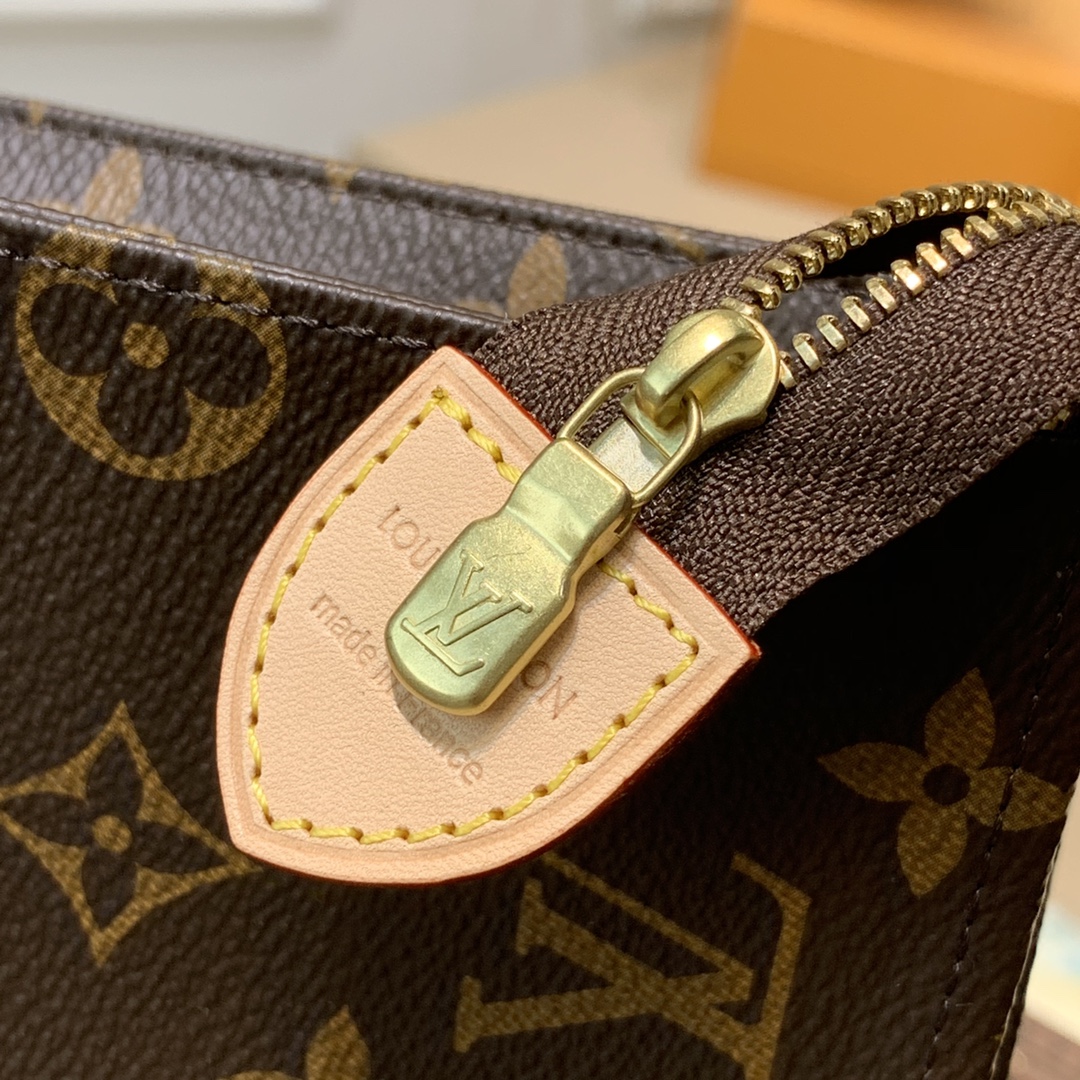 Louis Vuitton Toiletry Pouch 26-26*20*5CM Louis Vuitton Toiletry Pouch 26-26*20*5CM