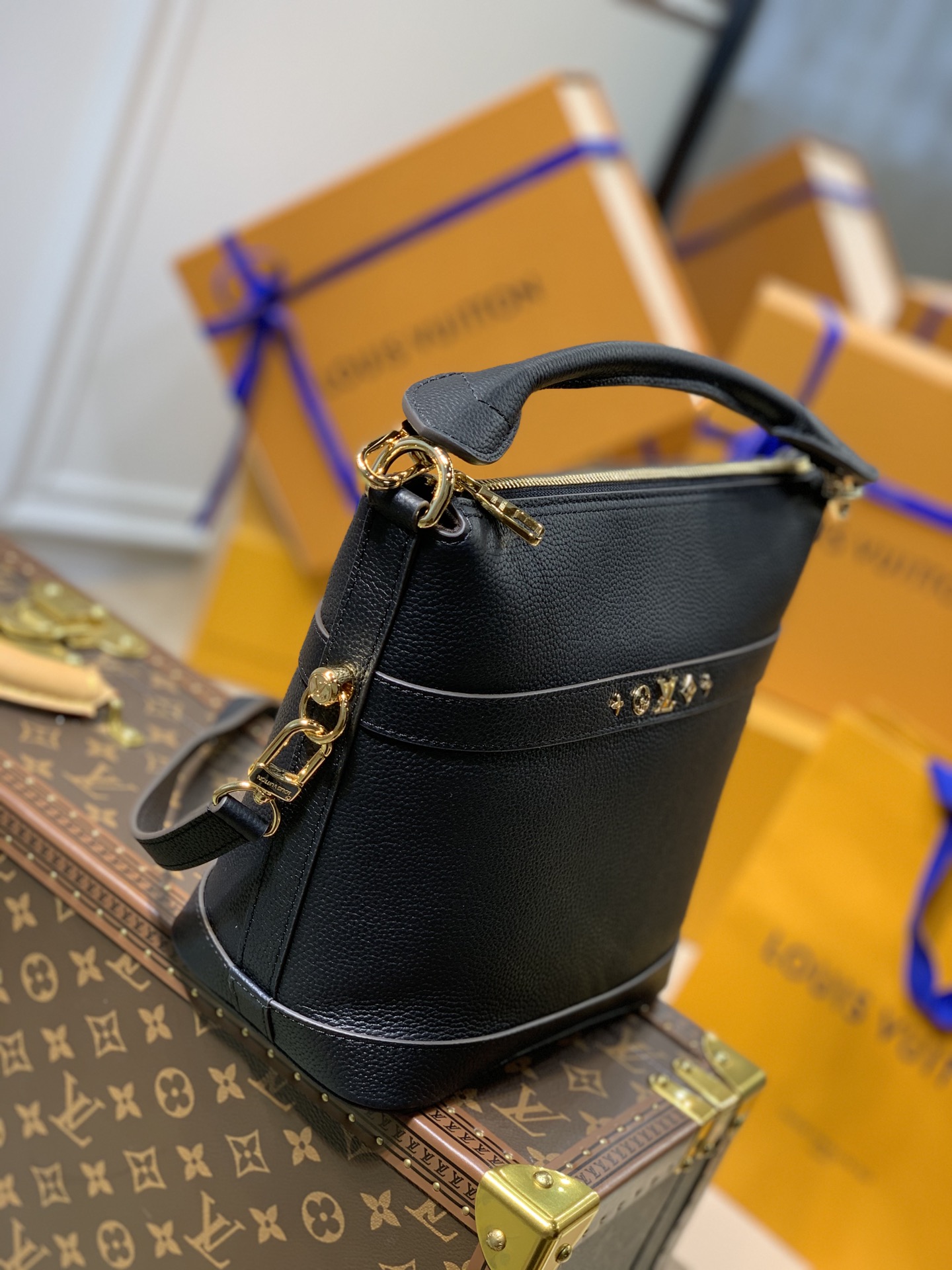 Louis Vuitton Cruiser Handbags-25*22.5*13CM