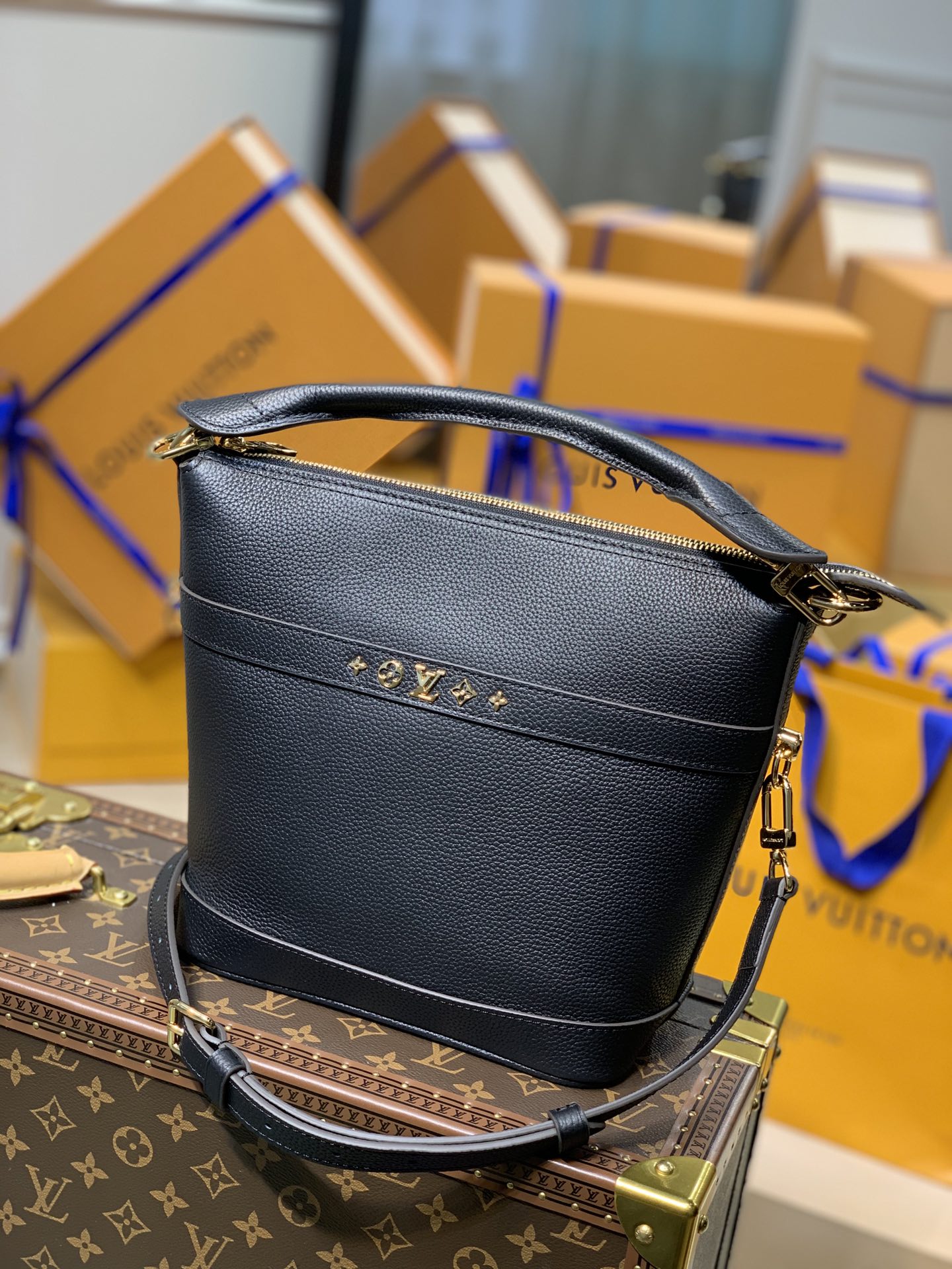 Louis Vuitton Cruiser Handbags-25*22.5*13CM
