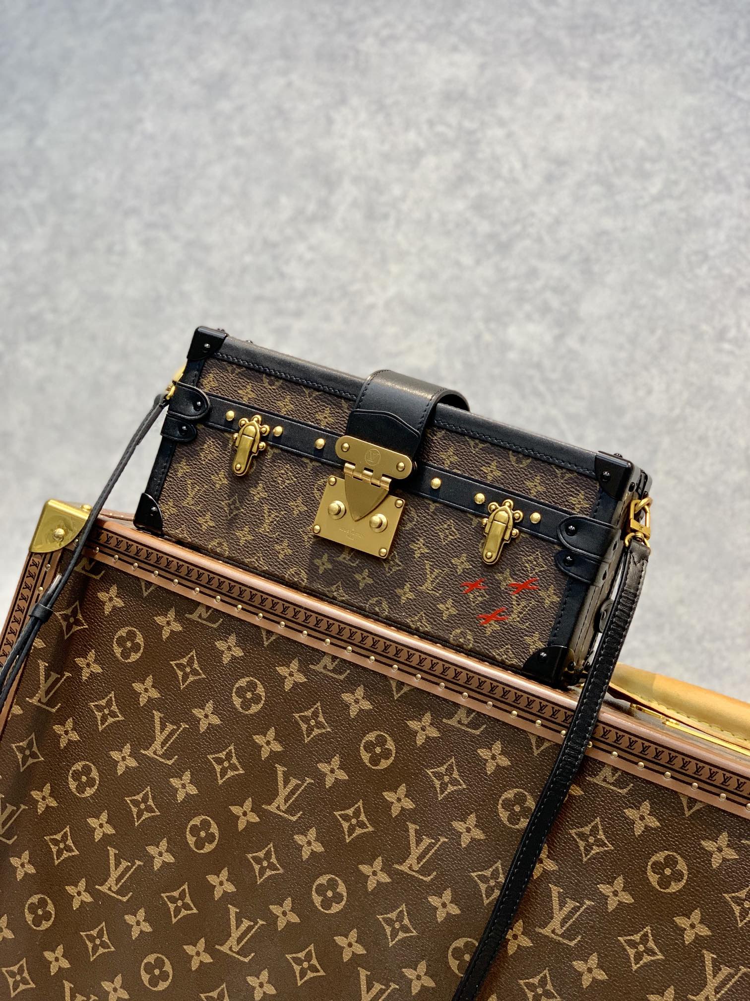 Louis Vuitton Petite Malle East West-27*12*6.5CM