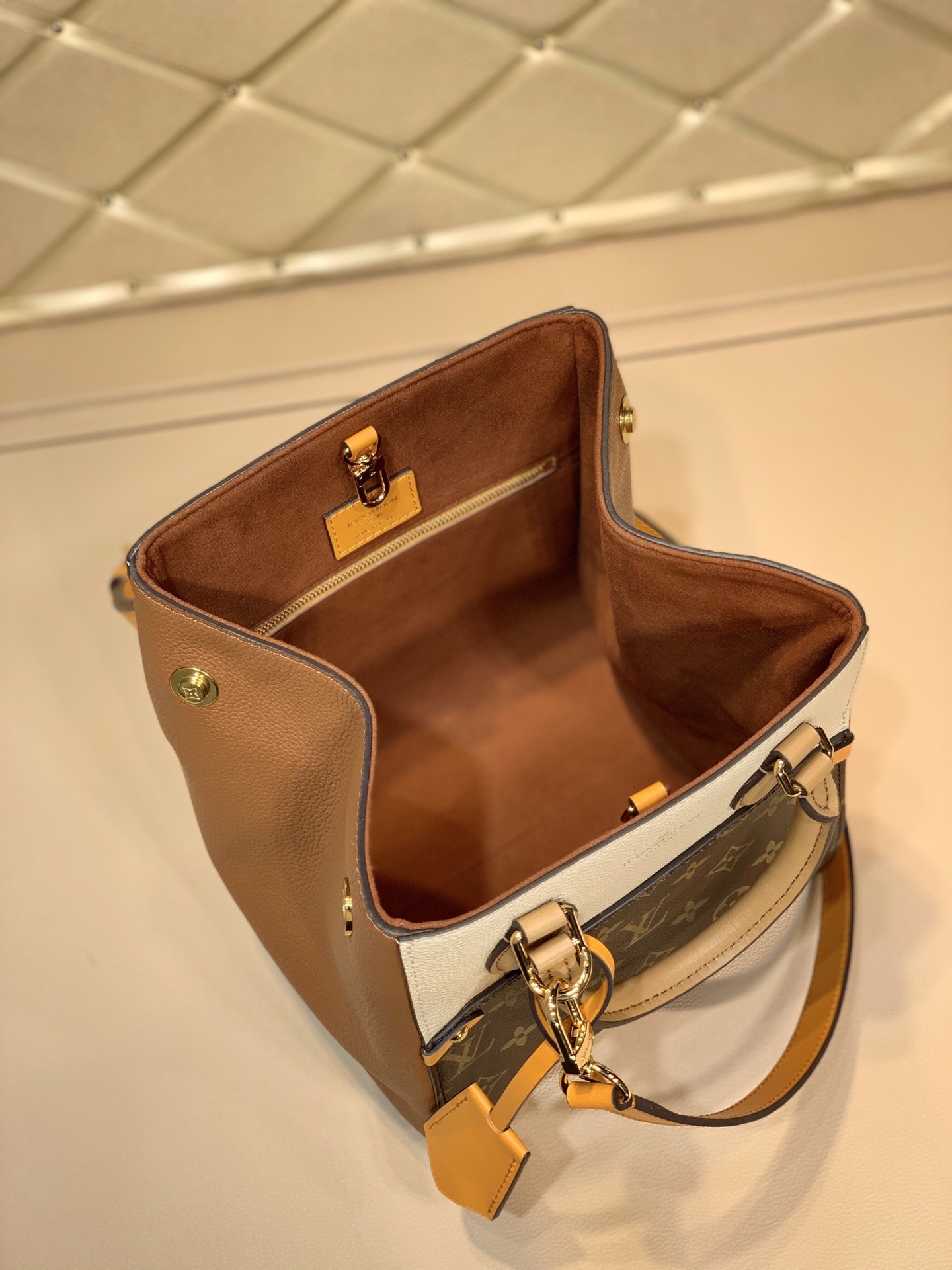 Louis Vuitton Fold Tote Bag-35*40*17CM Louis Vuitton Fold Tote Bag-35*40*17CM