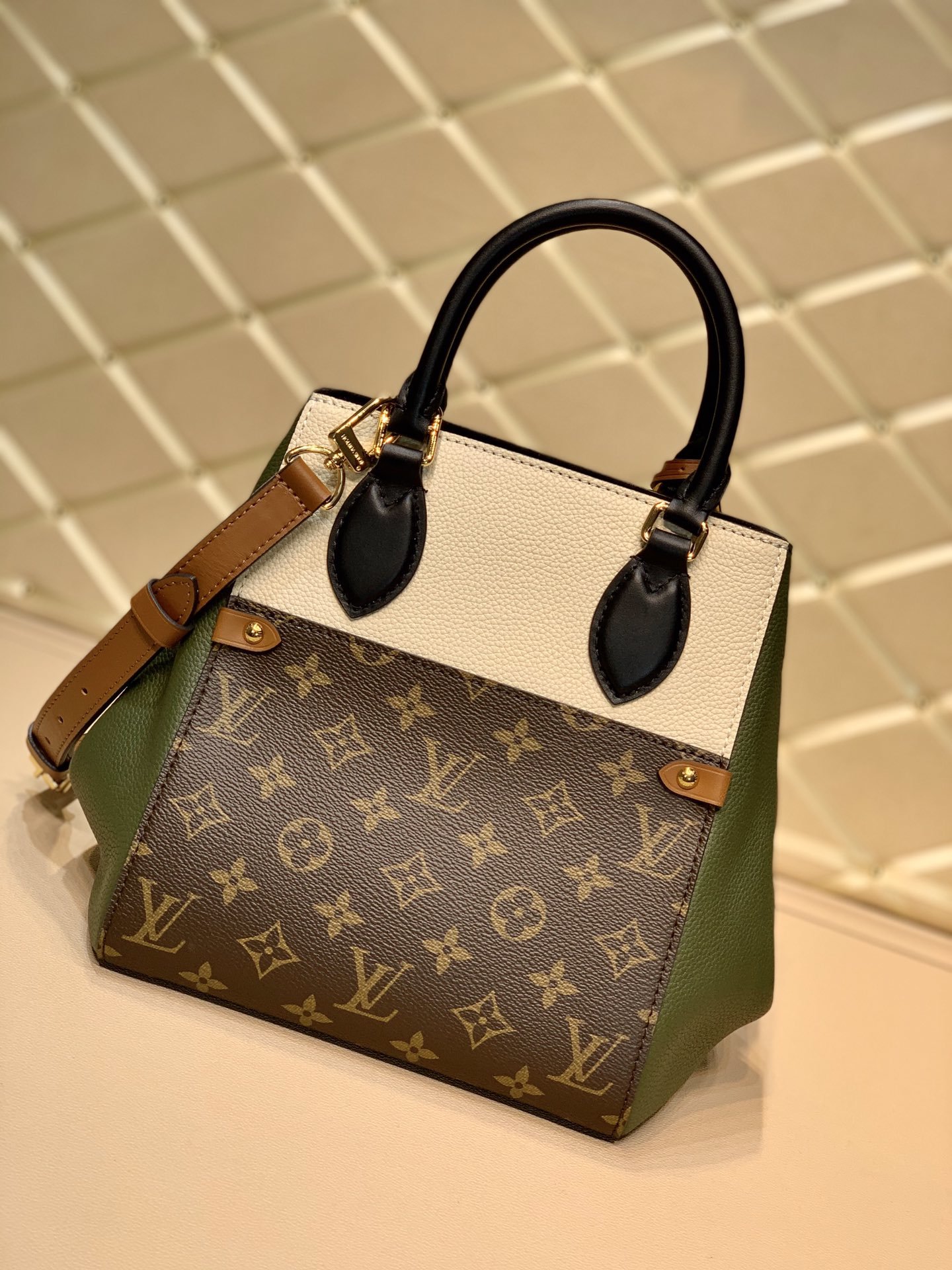 Louis Vuitton Fold Tote Bag-35*40*17CM Louis Vuitton Fold Tote Bag-35*40*17CM
