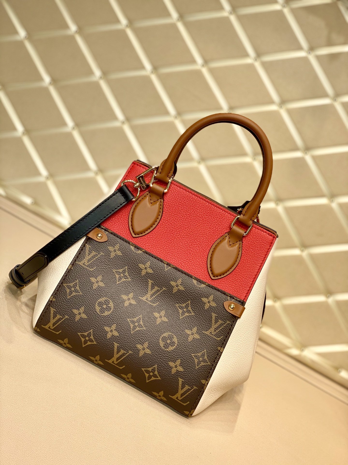 Louis Vuitton Fold Tote Bag-35*40*17CM Louis Vuitton Fold Tote Bag-35*40*17CM