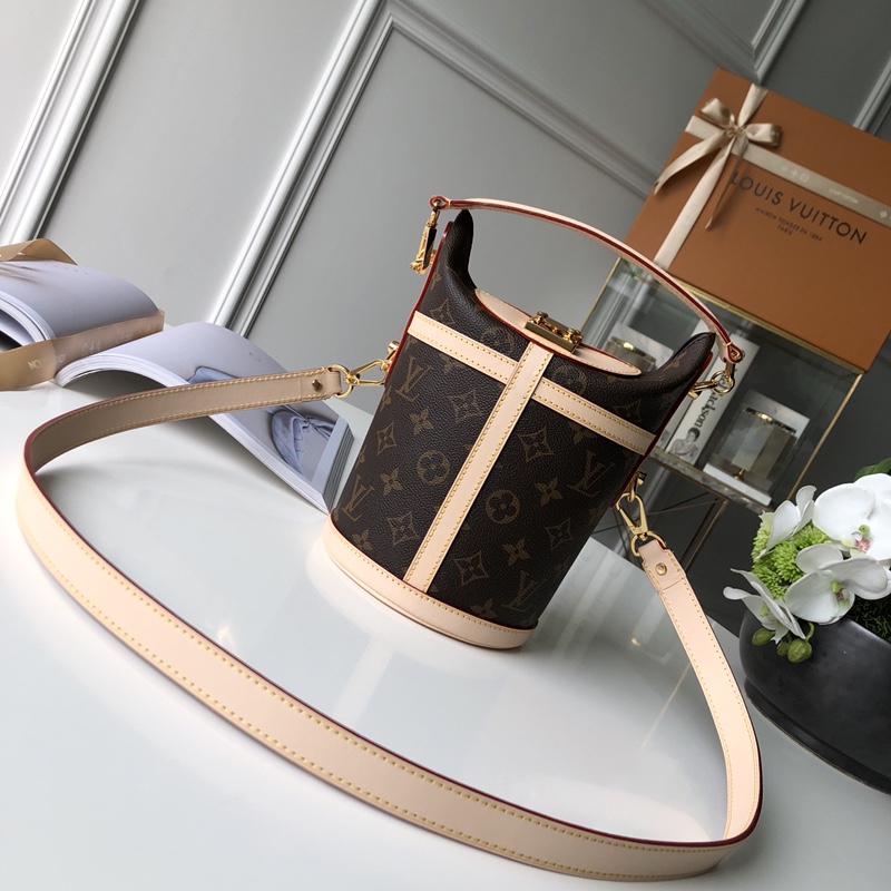 Louis Vuitton Duffle Handbags-22*23*14CM