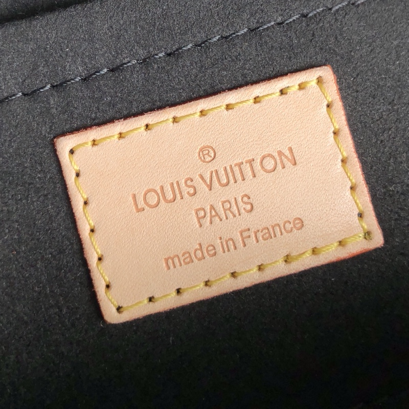 Louis Vuitton Duffle Handbags-22*23*14CM