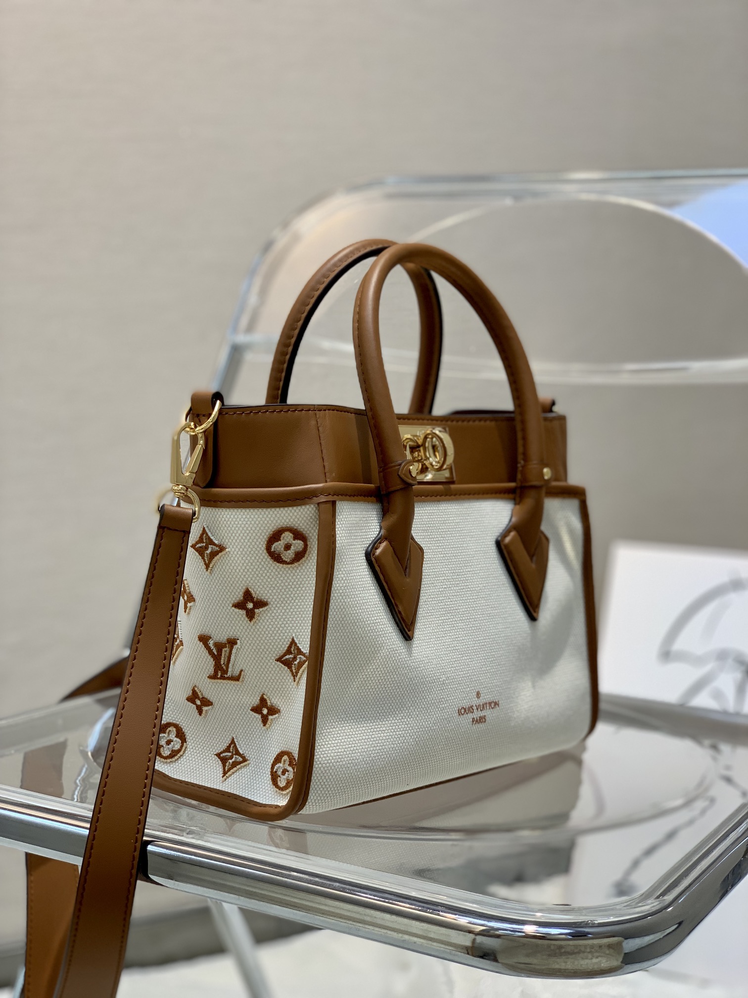 Louis Vuitton On My Side Tote Bag-25*20*12CM Louis Vuitton On My Side Tote Bag-25*20*12CM