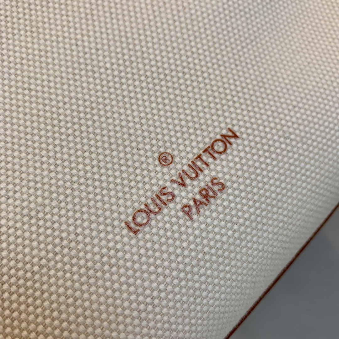 Louis Vuitton On My Side Tote Bag-25*20*12CM Louis Vuitton On My Side Tote Bag-25*20*12CM