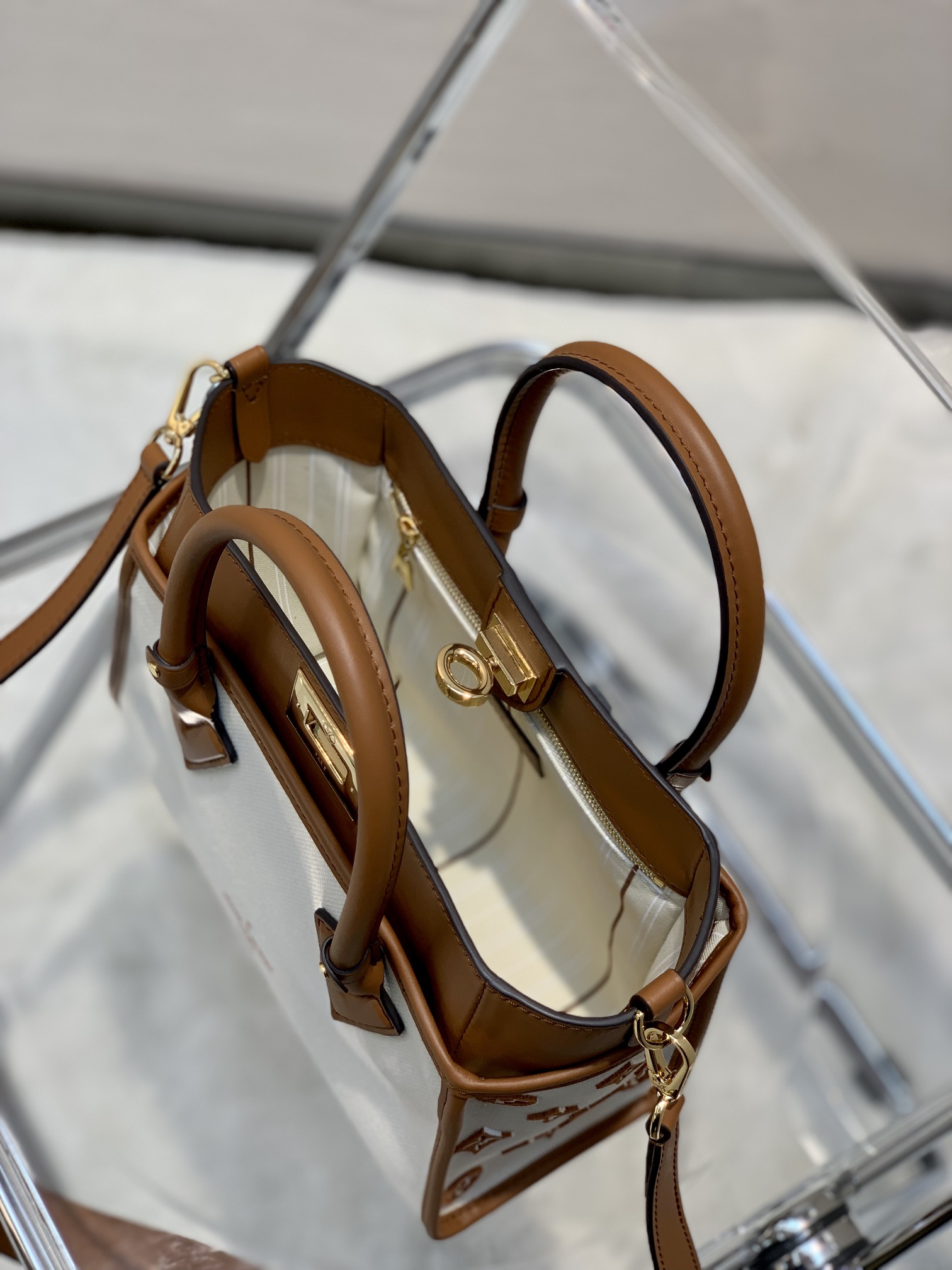 Louis Vuitton On My Side Tote Bag-25*20*12CM Louis Vuitton On My Side Tote Bag-25*20*12CM