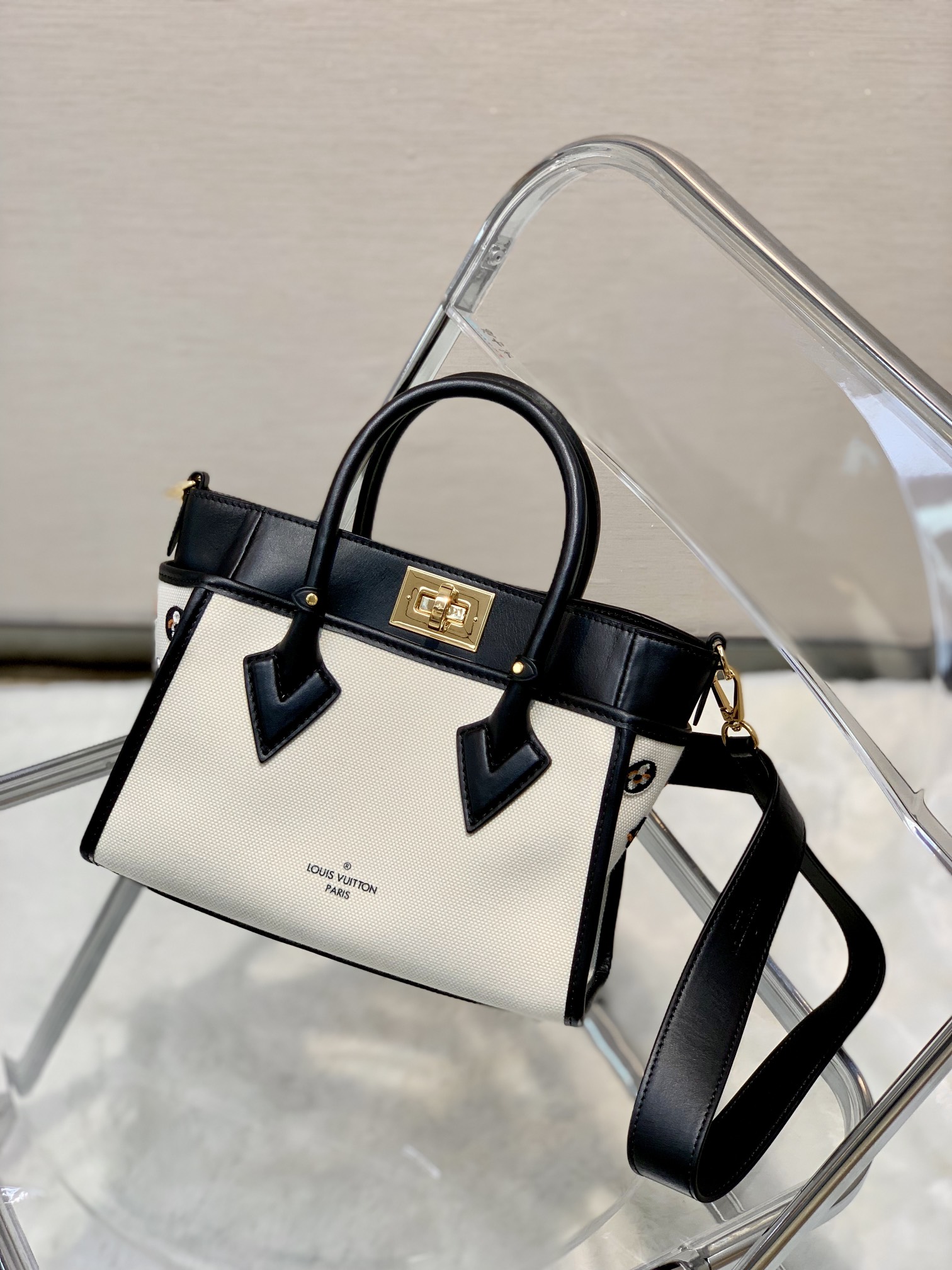 Louis Vuitton On My Side Tote Bag-25*20*12CM