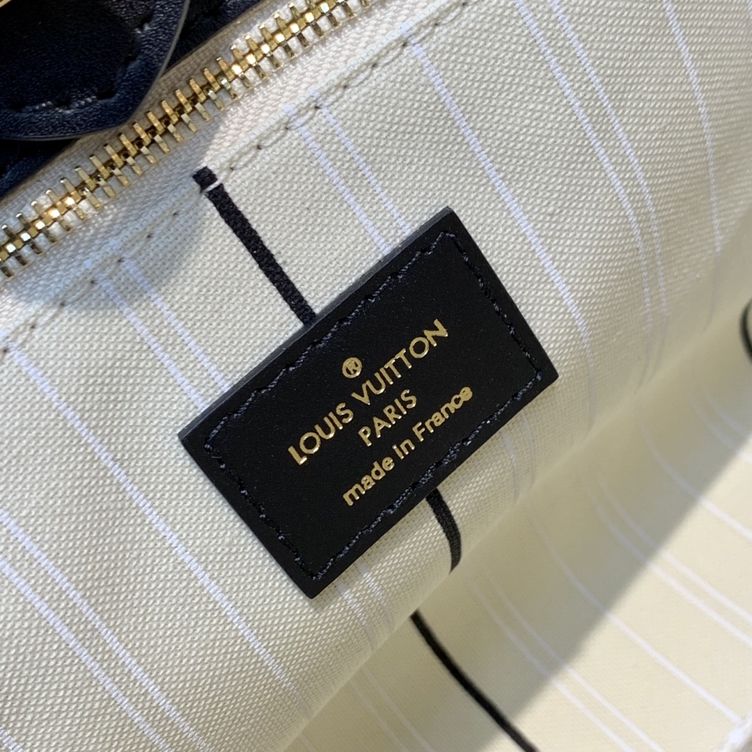 Louis Vuitton On My Side Tote Bag-25*20*12CM Louis Vuitton On My Side Tote Bag-25*20*12CM