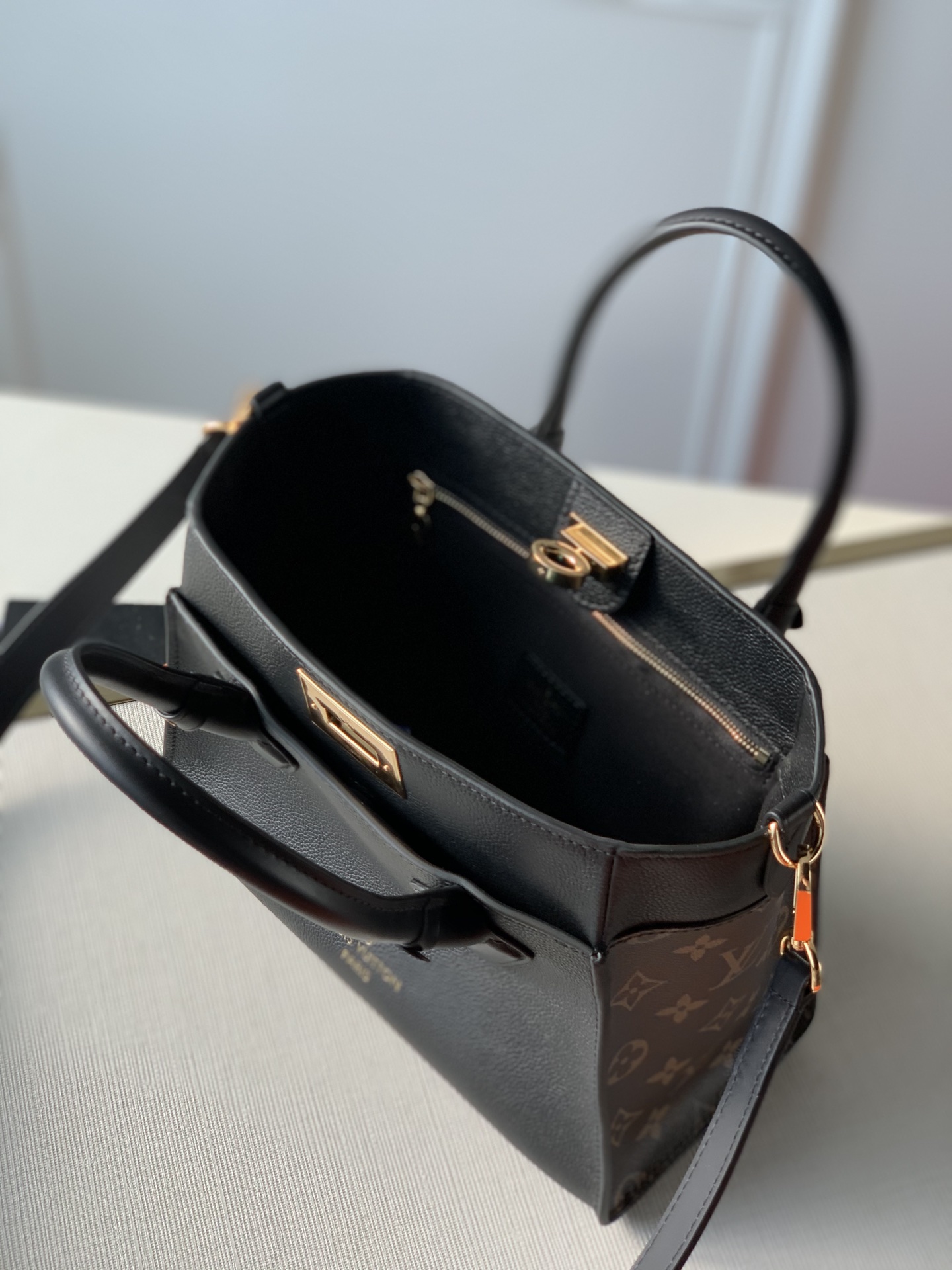 Louis Vuitton On My Side Tote Bag-M57728-31*25*14CM