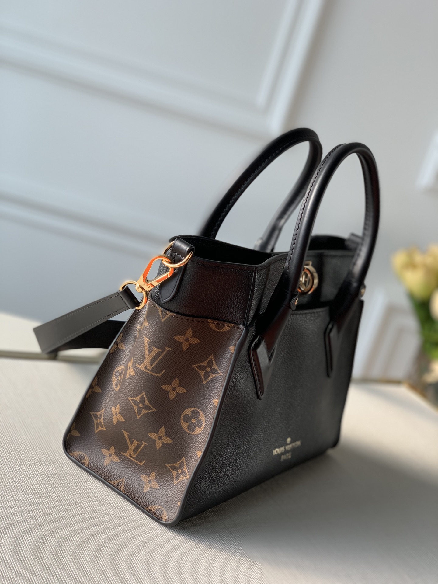 Louis Vuitton On My Side Tote Bag-M57728-31*25*14CM