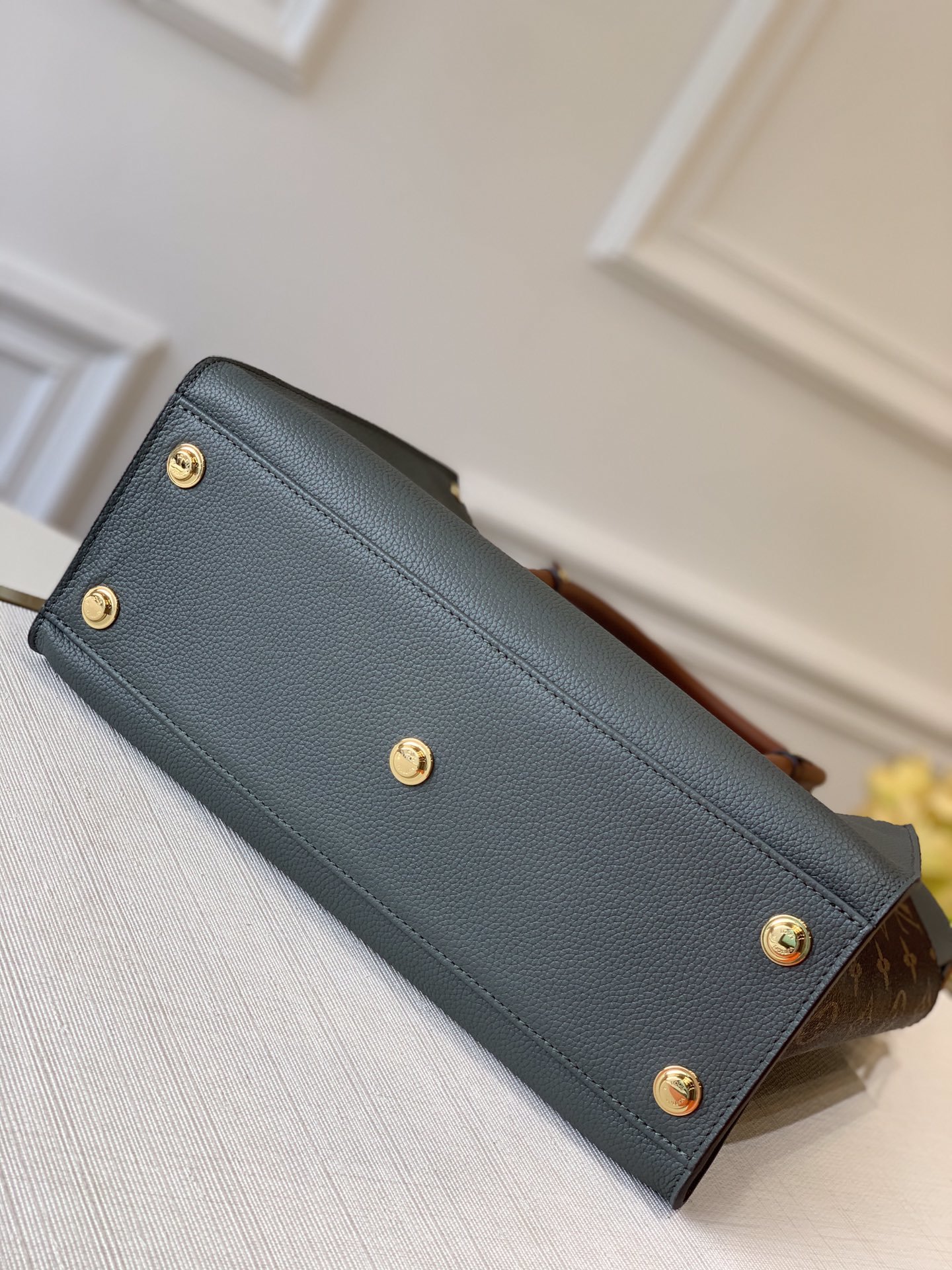 Louis Vuitton On My Side Tote Bag-31*25*14CM Louis Vuitton On My Side Tote Bag-31*25*14CM
