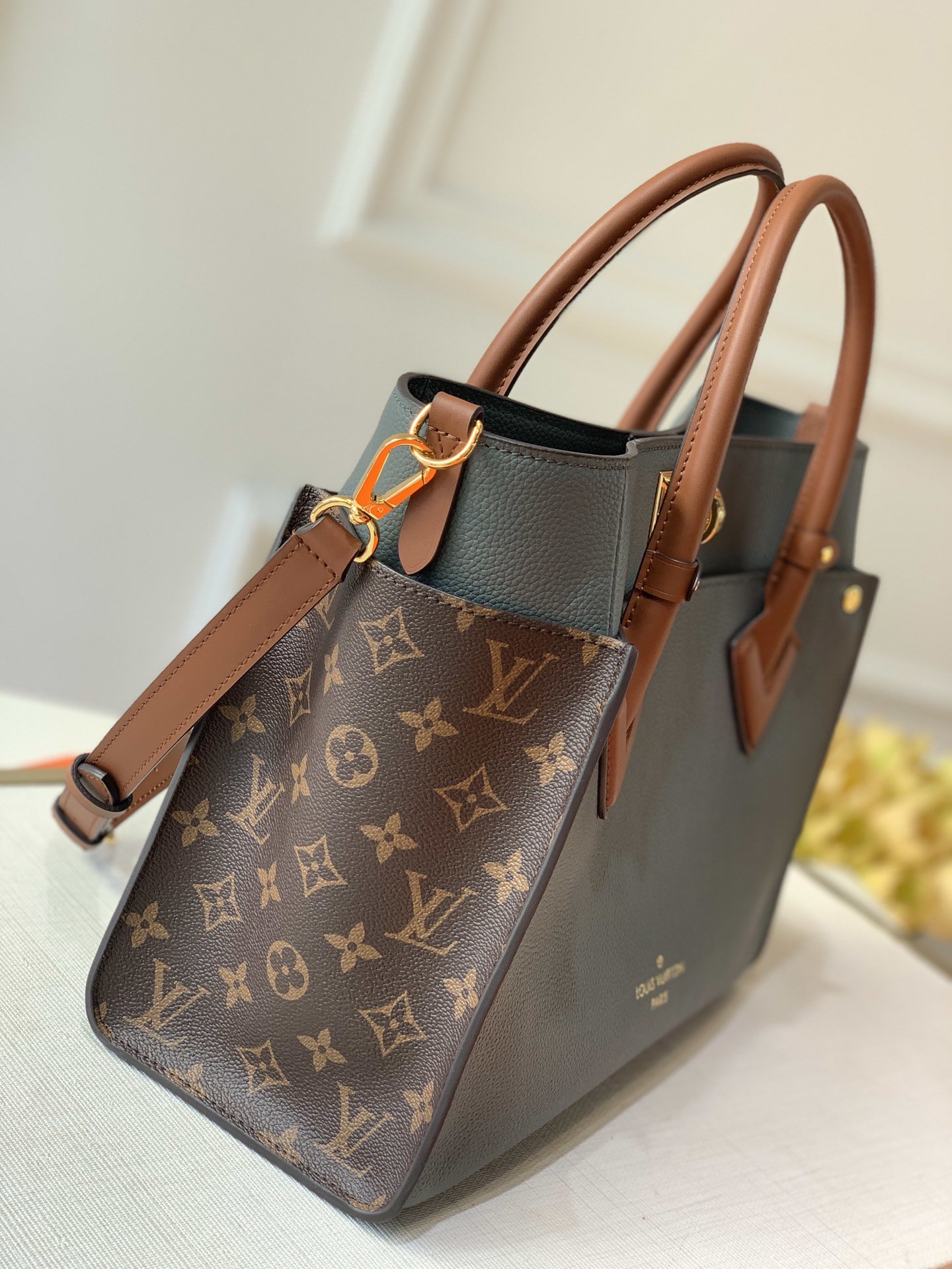 Louis Vuitton On My Side Tote Bag-31*25*14CM Louis Vuitton On My Side Tote Bag-31*25*14CM