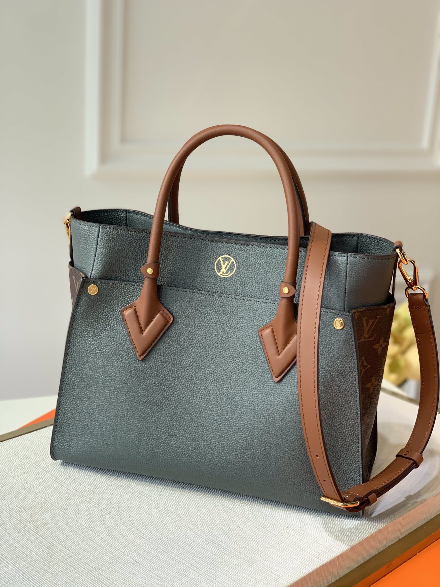 Louis Vuitton On My Side Tote Bag-31*25*14CM Louis Vuitton On My Side Tote Bag-31*25*14CM