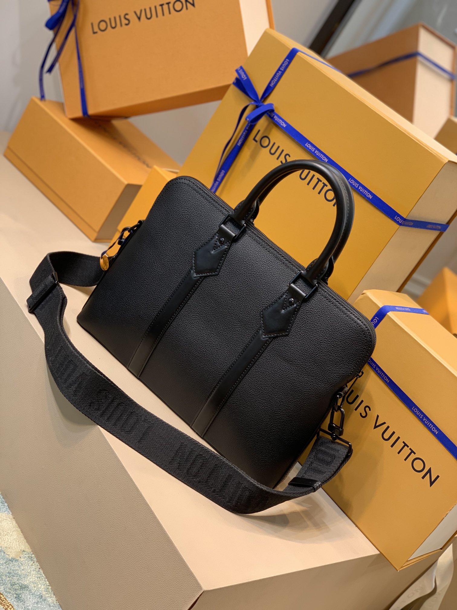 Louis Vuitton Armand Bag-38*37*7CM