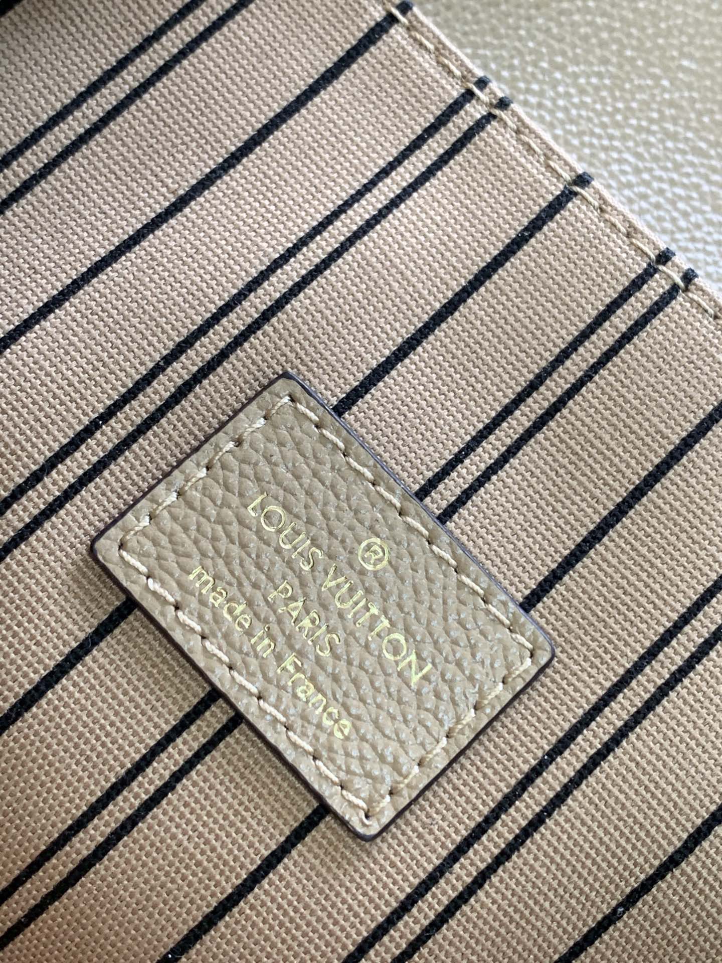 Louis Vuitton Pochette Metis Handbags-25*19*7CM