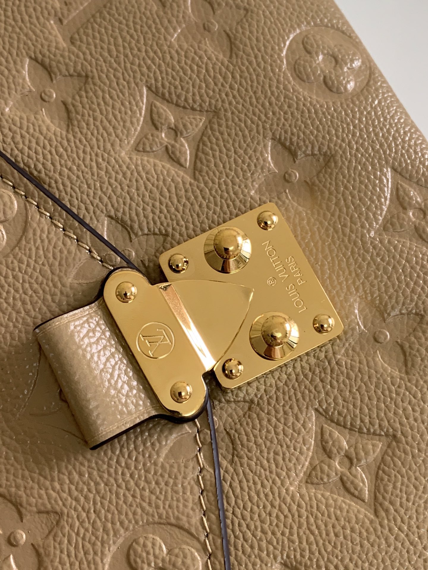 Louis Vuitton Pochette Metis Handbags-25*19*7CM