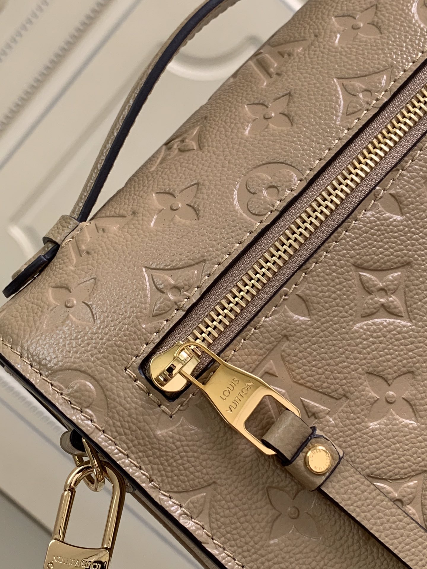 Louis Vuitton Pochette Metis Handbags-25*19*7CM