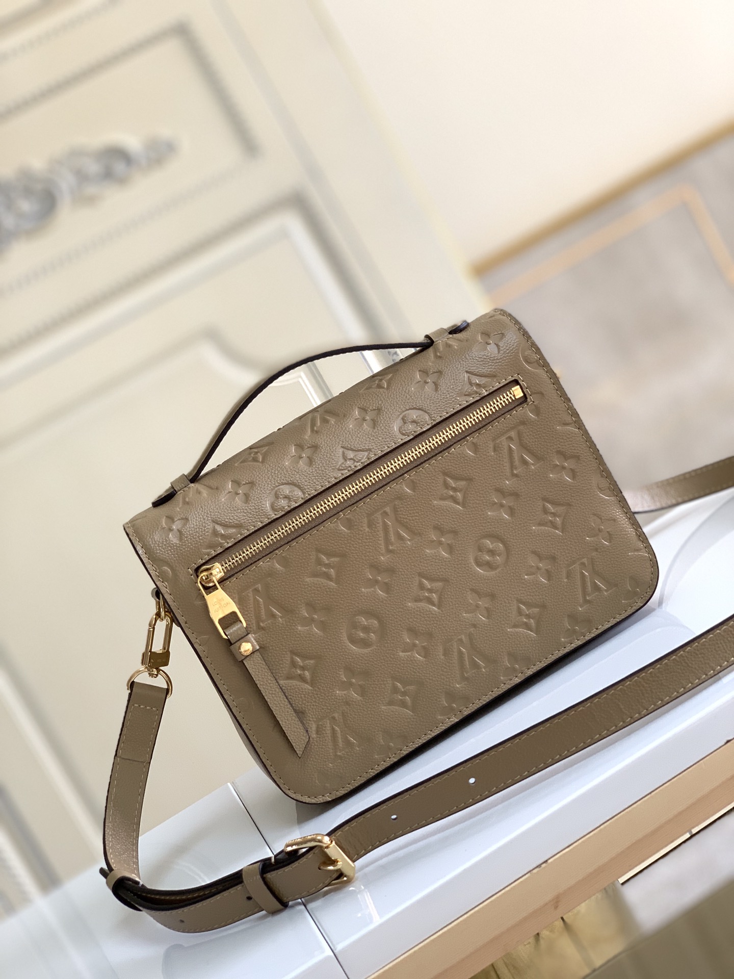 Louis Vuitton Pochette Metis Handbags-25*19*7CM