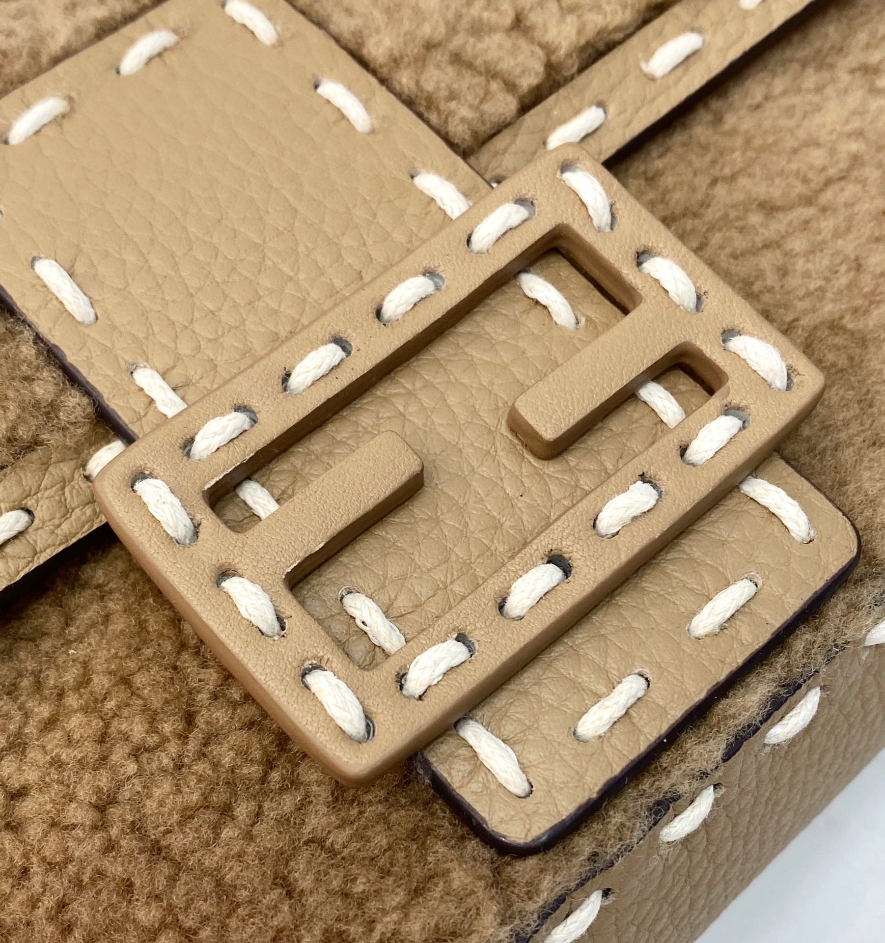 FendI Medium Baguette Bag-27×6×15CM