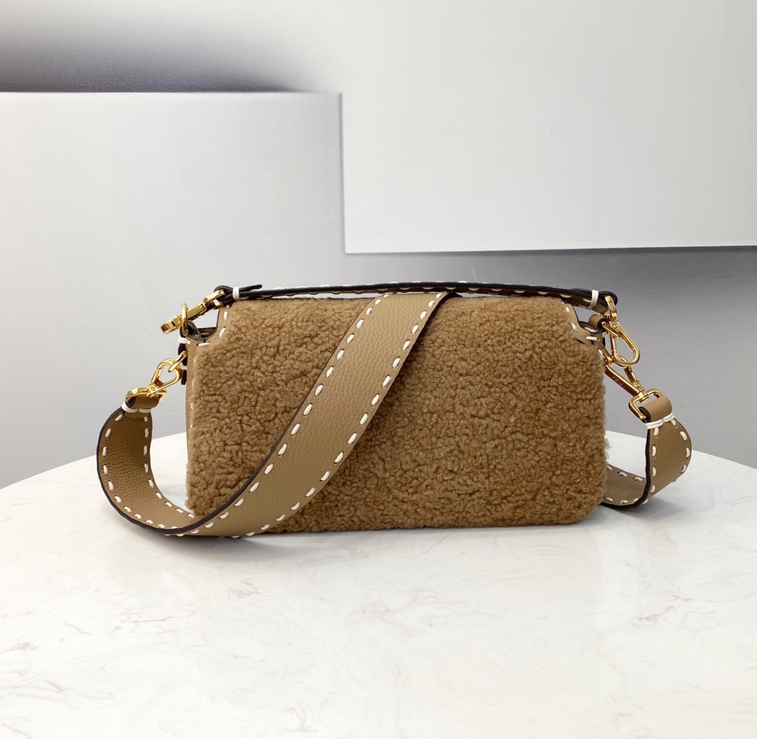 FendI Medium Baguette Bag-27×6×15CM