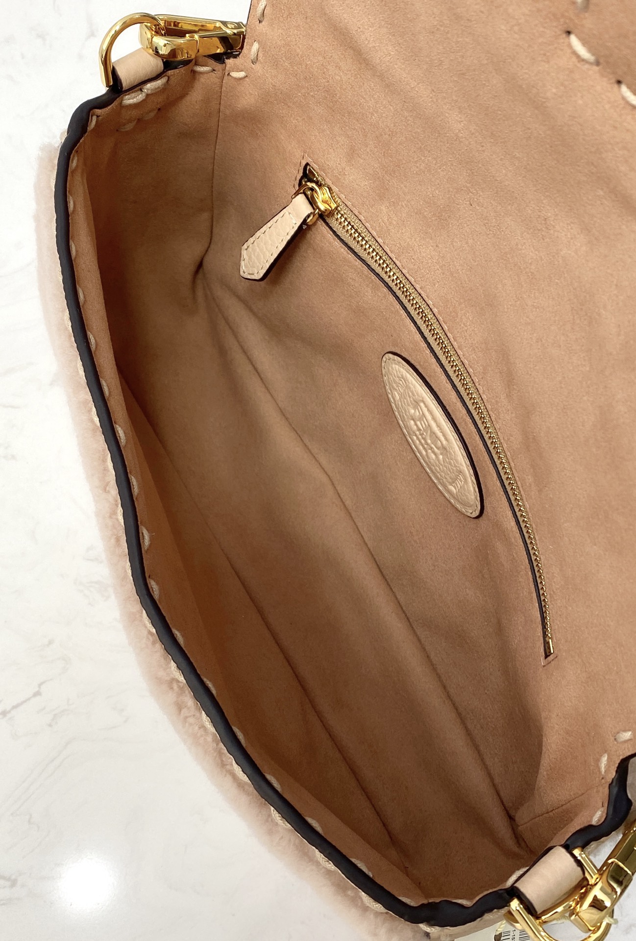 FendI Medium Baguette Bag-27×6×15CM