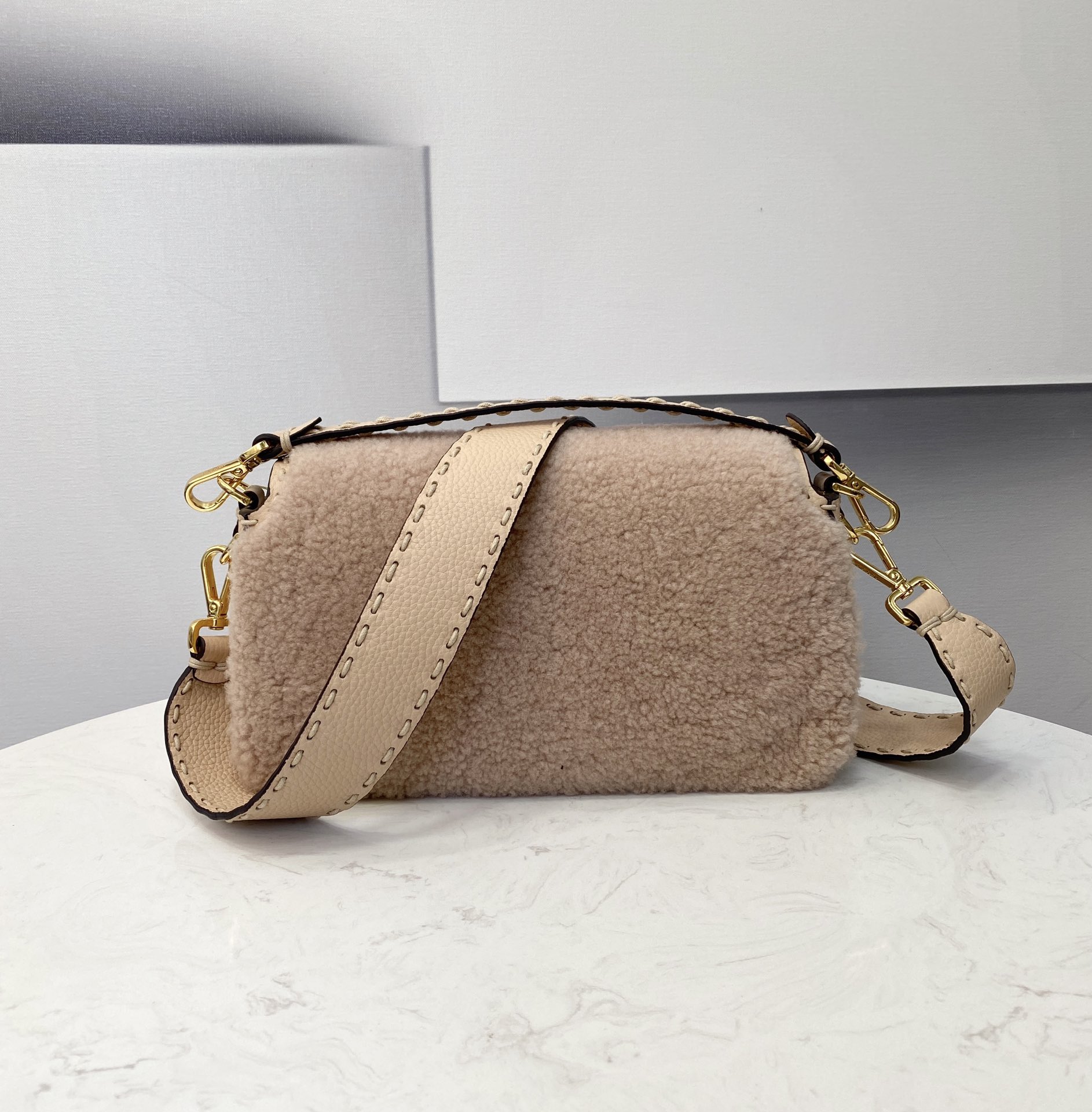 FendI Medium Baguette Bag-27×6×15CM