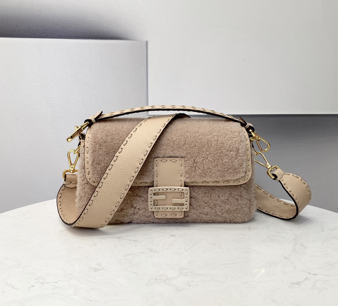FendI Medium Baguette Bag-27×6×15CM