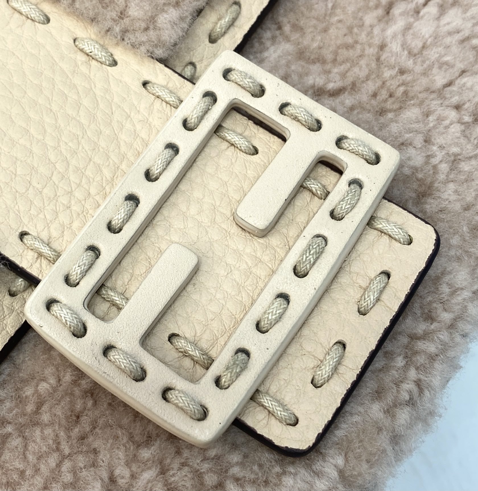 FendI Medium Baguette Bag-27×6×15CM