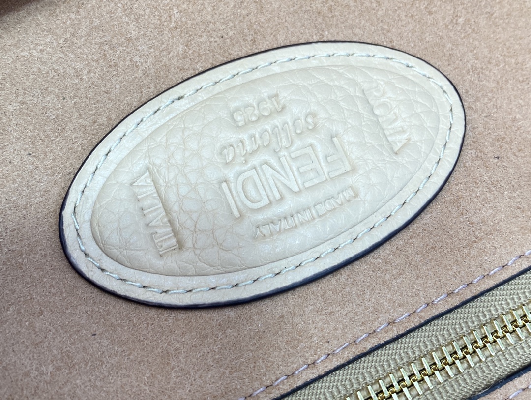 FendI Medium Baguette Bag-27×6×15CM