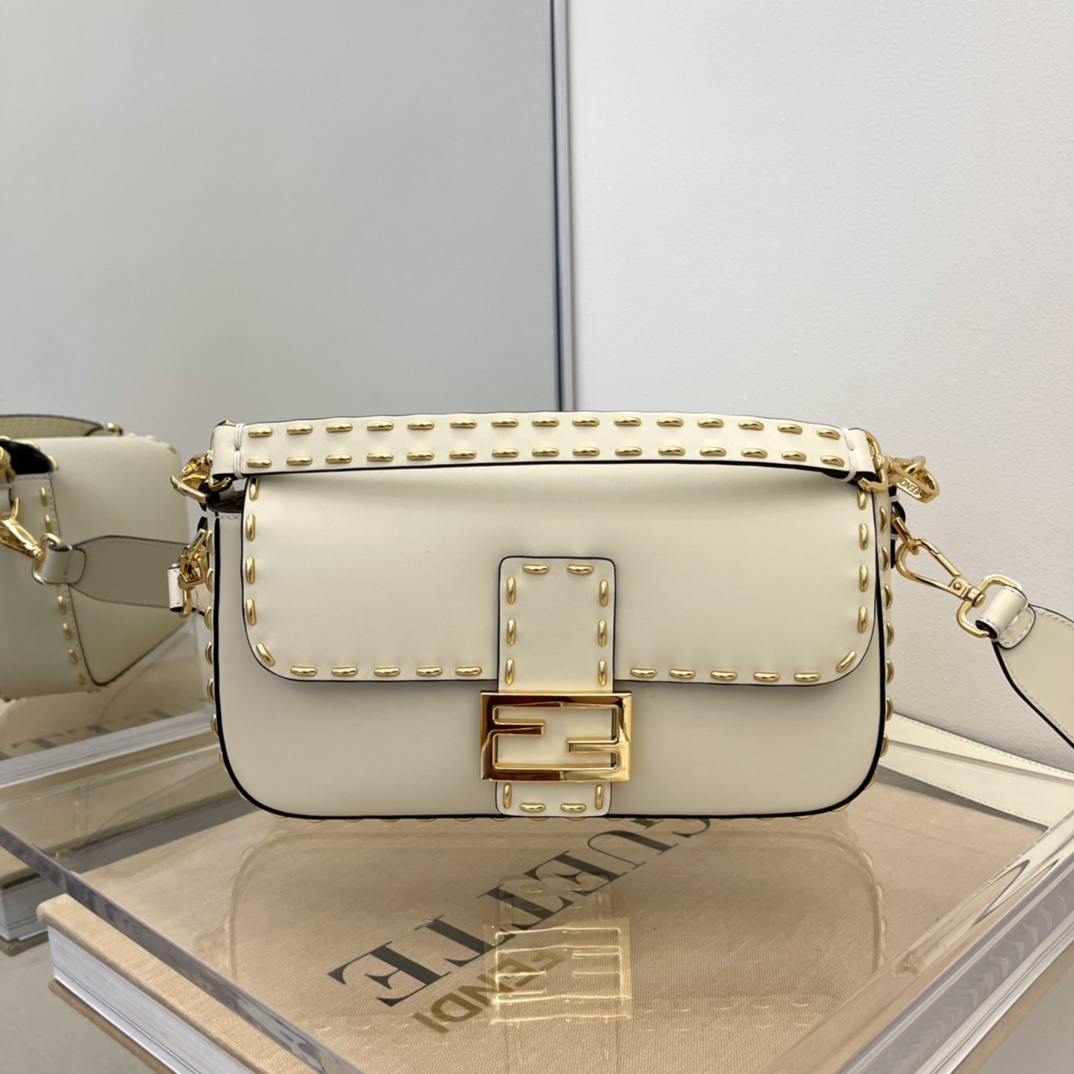 FendI Medium Baguette Bag-26x15x4CM