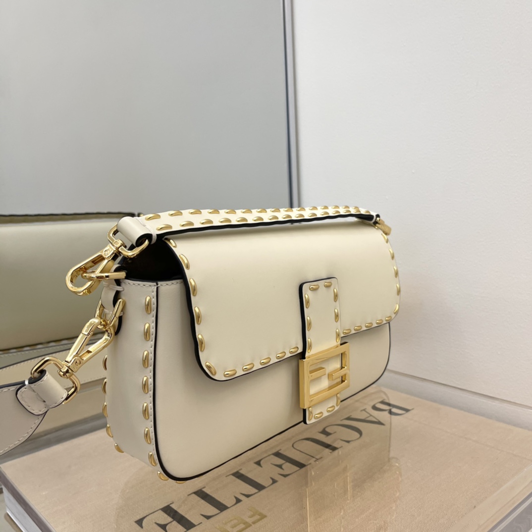 FendI Medium Baguette Bag-26x15x4CM